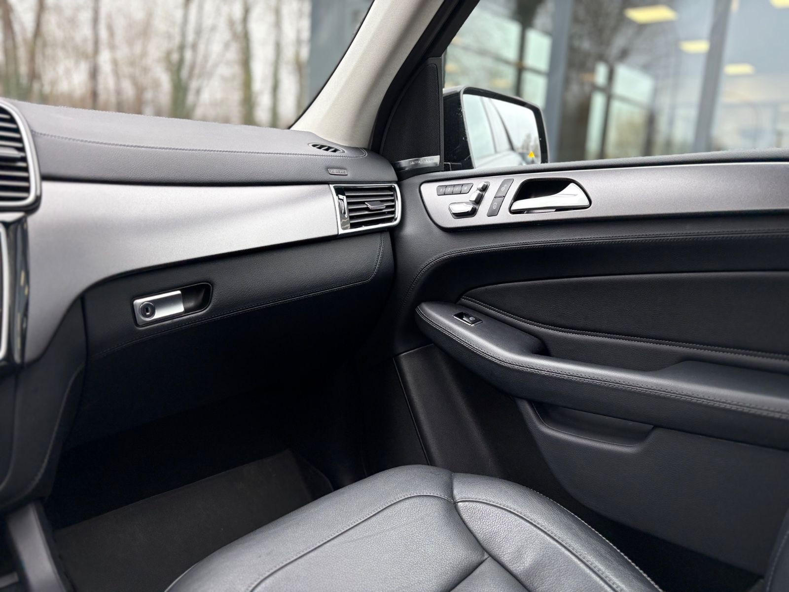 Fahrzeugabbildung Mercedes-Benz GLE 43 AMG 4MATIC* KAMERA*AHK*21 Z.*KEYLESS*PANO