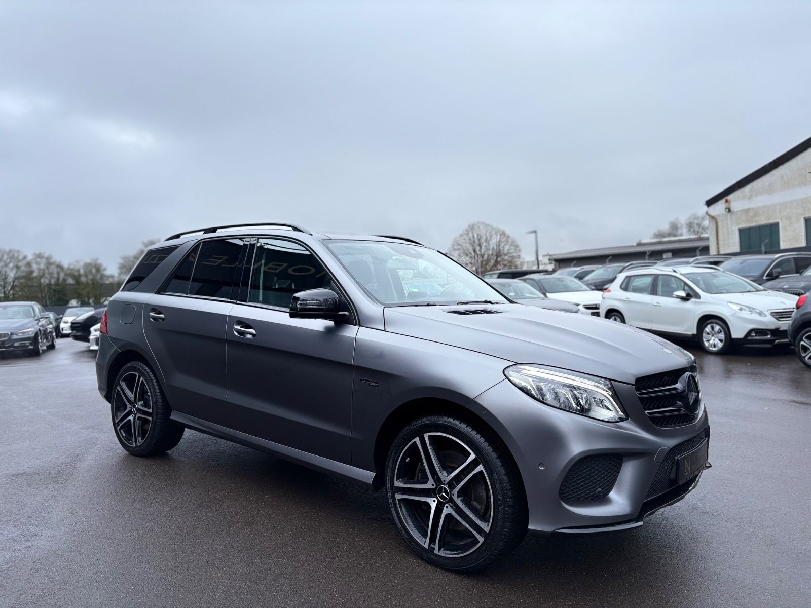 Fahrzeugabbildung Mercedes-Benz GLE 43 AMG 4MATIC* KAMERA*AHK*21 Z.*KEYLESS*PANO