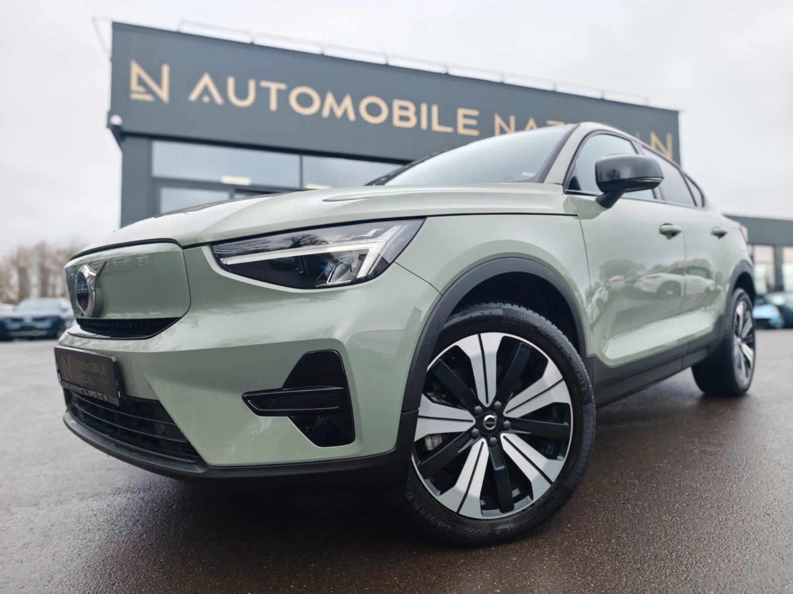 Fahrzeugabbildung Volvo C40 CORE RECHARGE*SAGE GREEN*LED*AVAS*PANO*TOP