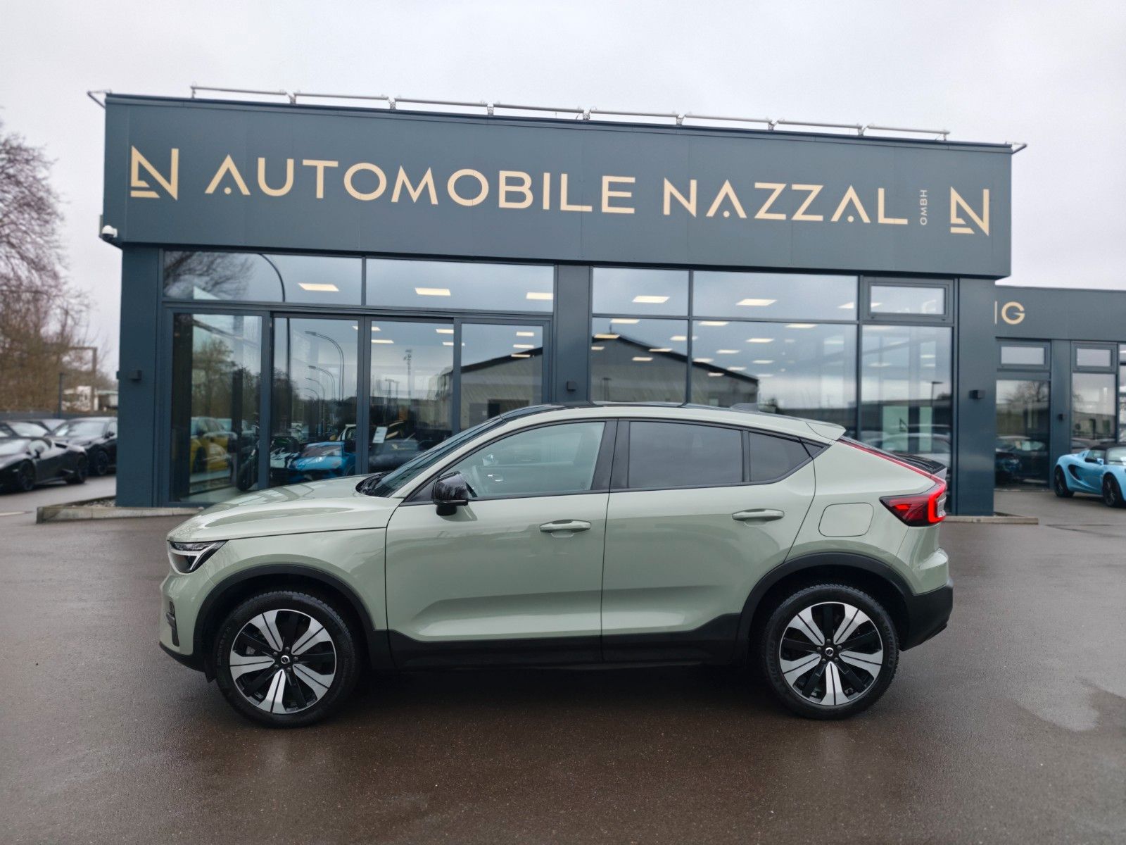 Fahrzeugabbildung Volvo C40 CORE RECHARGE*SAGE GREEN*LED*AVAS*PANO*TOP