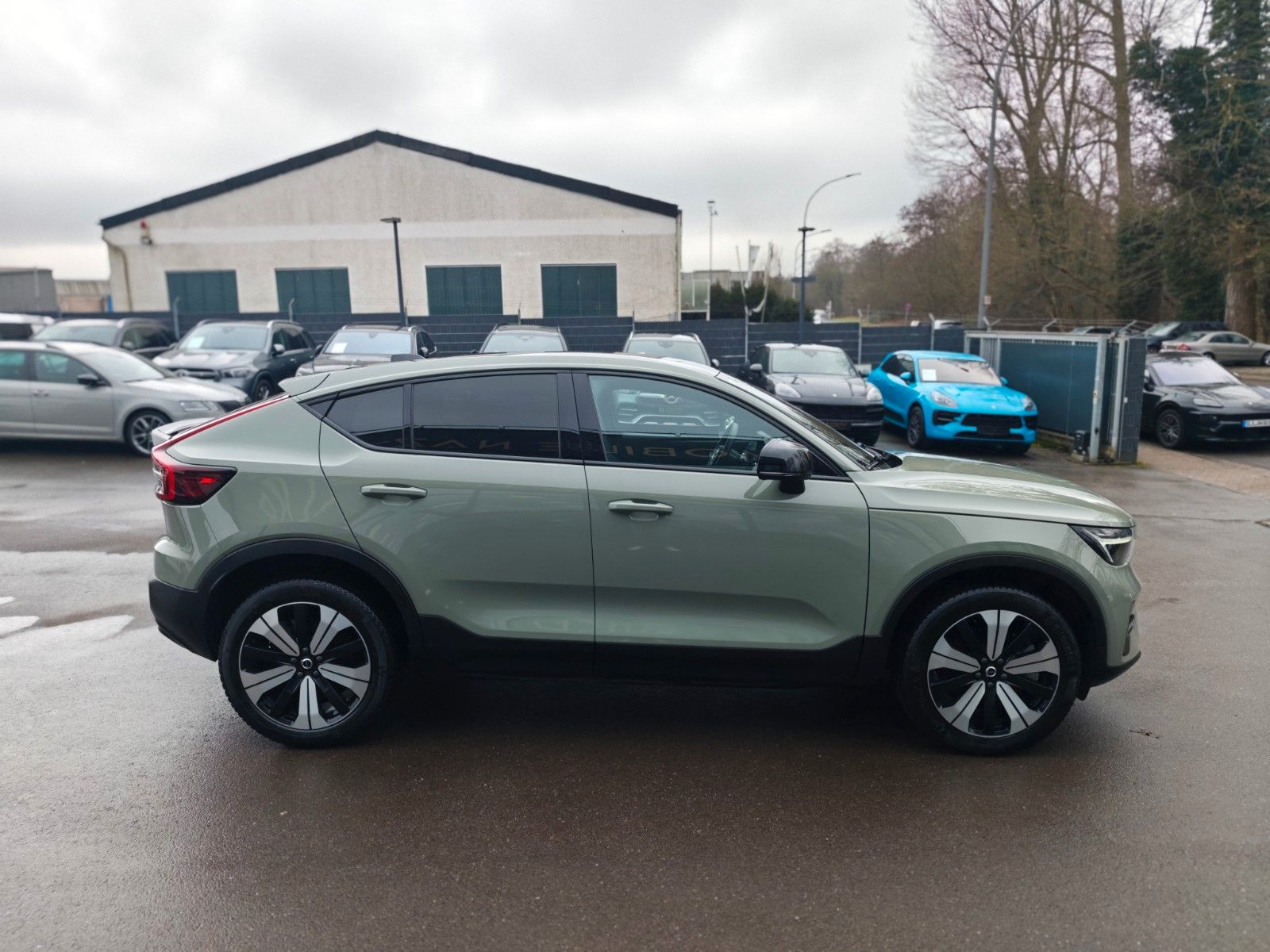 Fahrzeugabbildung Volvo C40 CORE RECHARGE*SAGE GREEN*LED*AVAS*PANO*TOP