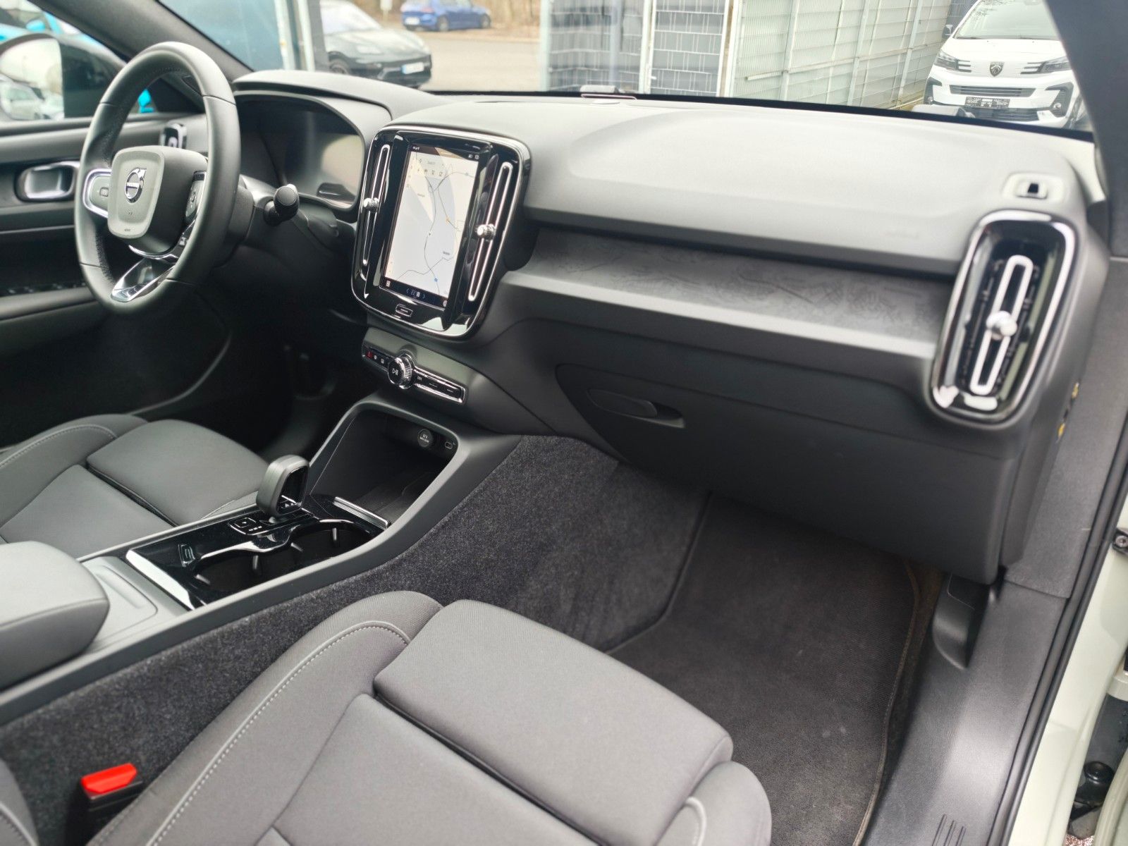 Fahrzeugabbildung Volvo C40 CORE RECHARGE*SAGE GREEN*LED*AVAS*PANO*TOP