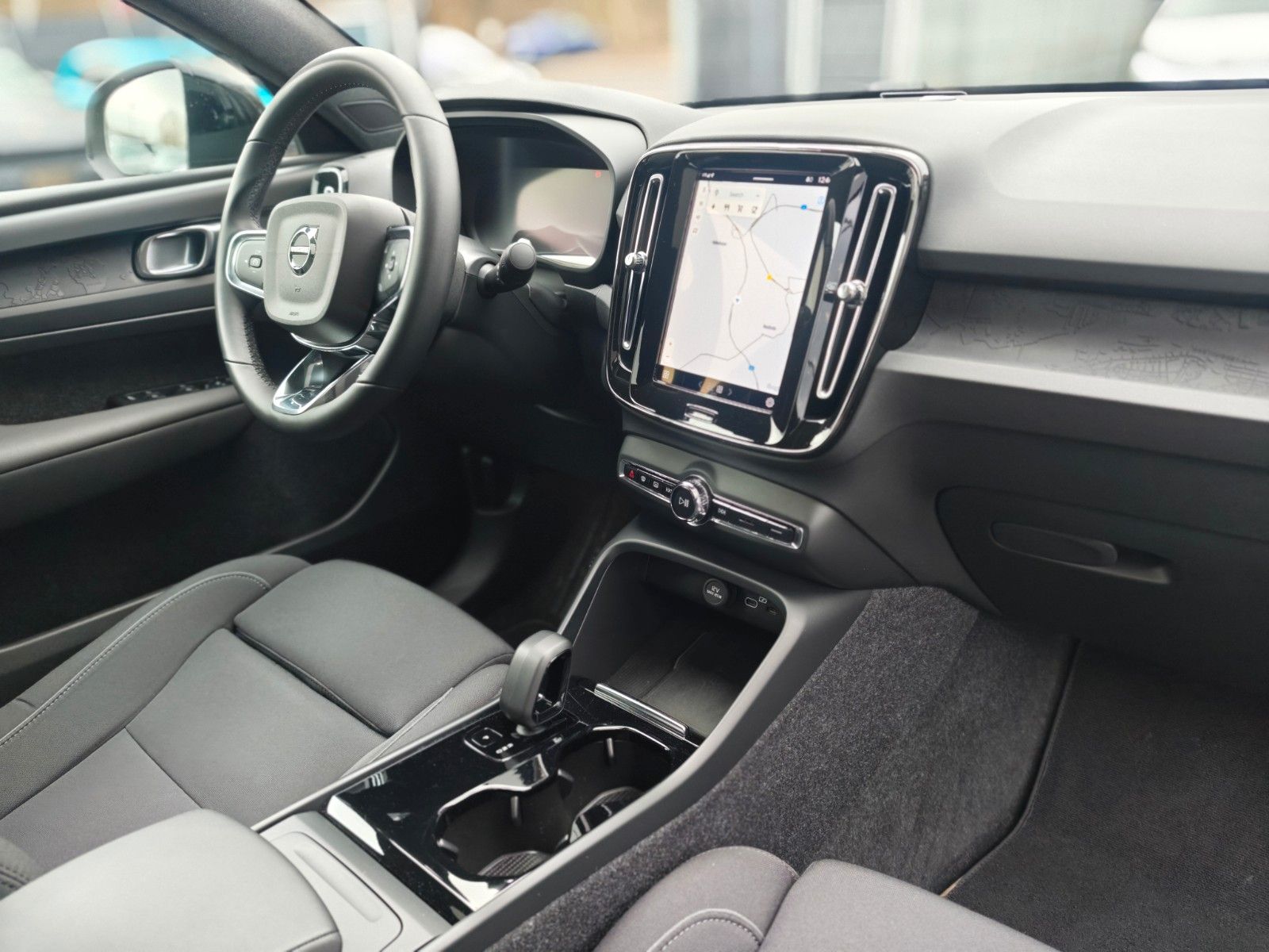 Fahrzeugabbildung Volvo C40 CORE RECHARGE*SAGE GREEN*LED*AVAS*PANO*TOP