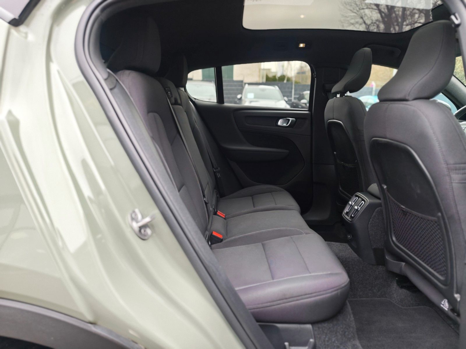 Fahrzeugabbildung Volvo C40 CORE RECHARGE*SAGE GREEN*LED*AVAS*PANO*TOP