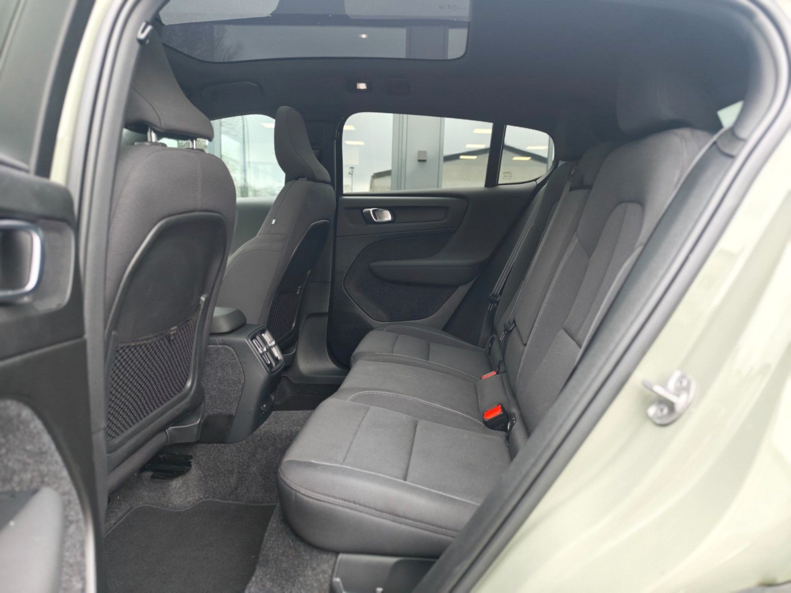 Fahrzeugabbildung Volvo C40 CORE RECHARGE*SAGE GREEN*LED*AVAS*PANO*TOP