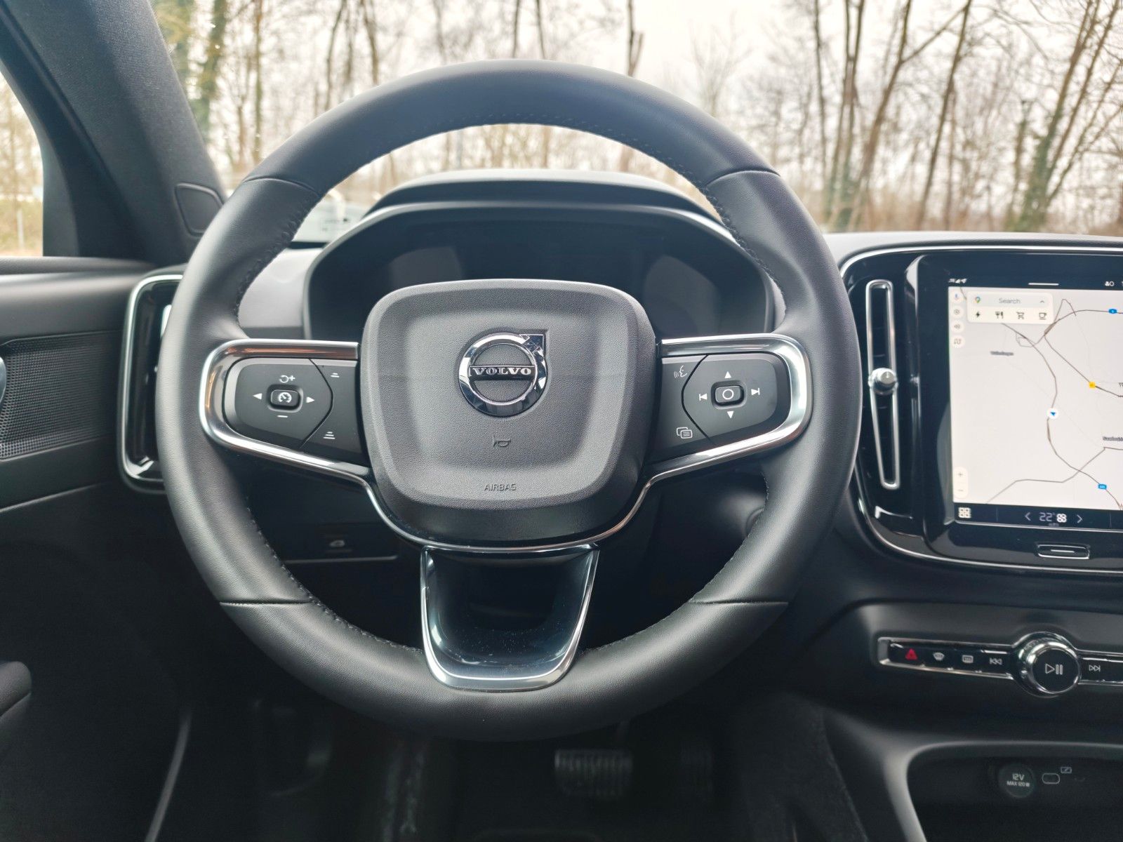 Fahrzeugabbildung Volvo C40 CORE RECHARGE*SAGE GREEN*LED*AVAS*PANO*TOP