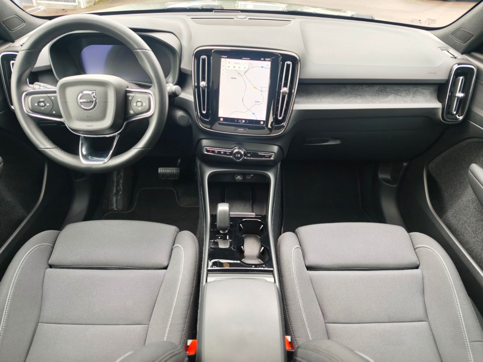 Fahrzeugabbildung Volvo C40 CORE RECHARGE*SAGE GREEN*LED*AVAS*PANO*TOP