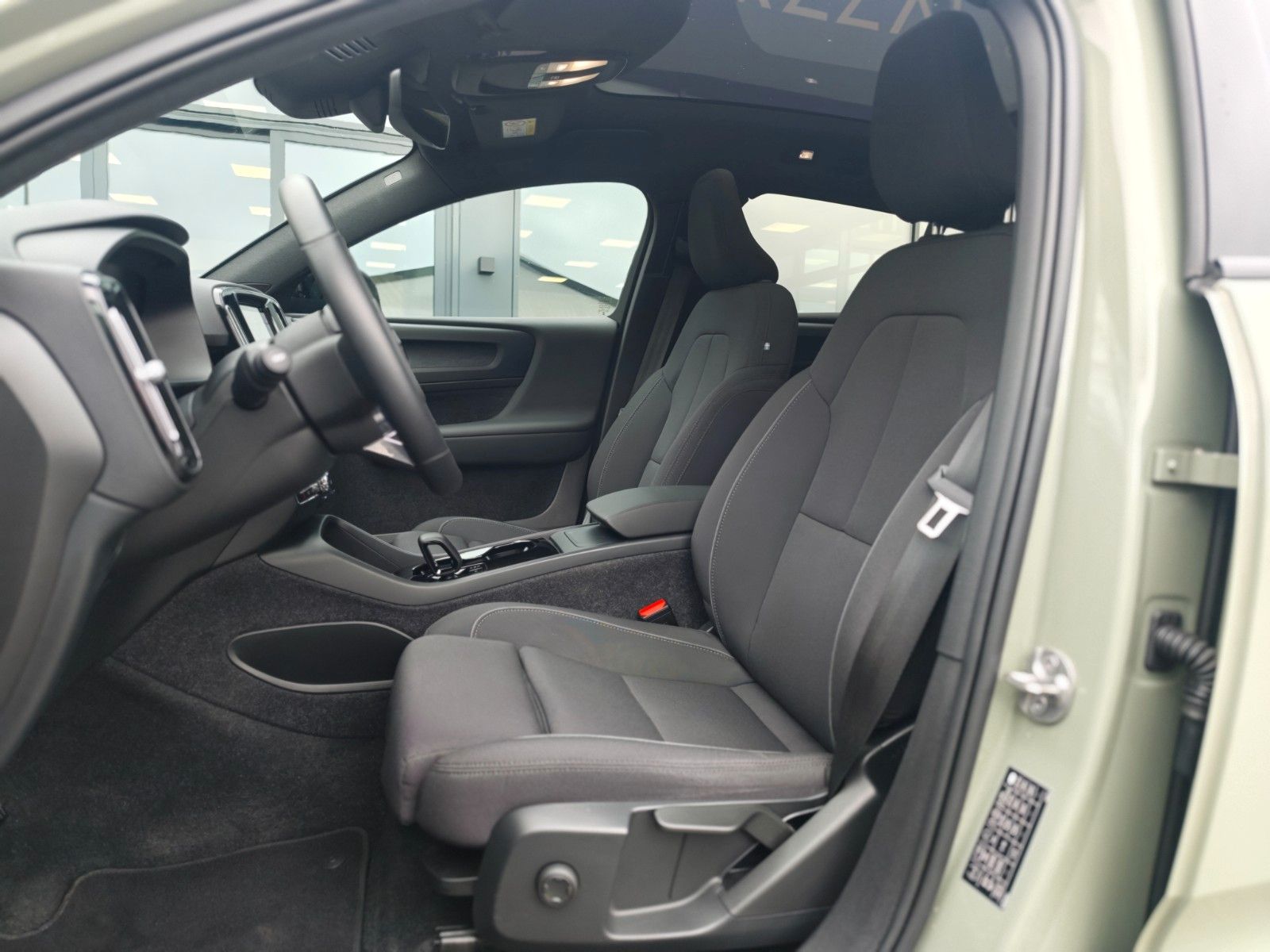 Fahrzeugabbildung Volvo C40 CORE RECHARGE*SAGE GREEN*LED*AVAS*PANO*TOP