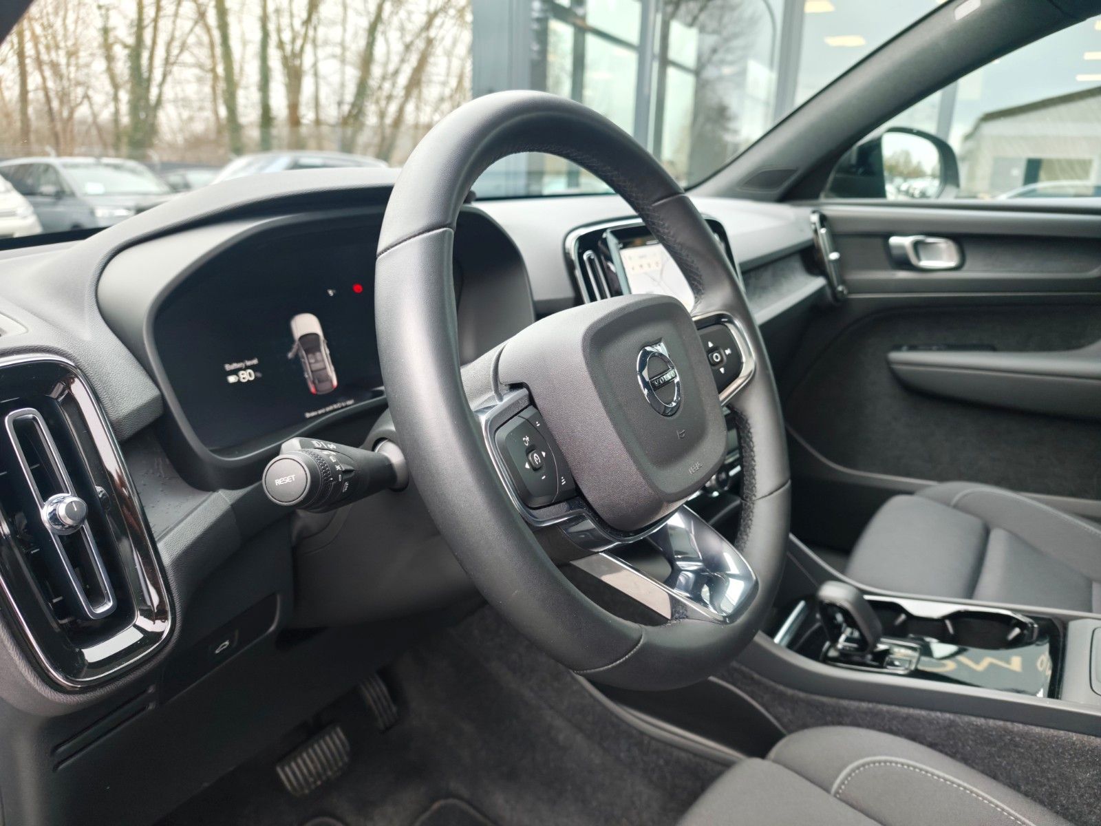 Fahrzeugabbildung Volvo C40 CORE RECHARGE*SAGE GREEN*LED*AVAS*PANO*TOP