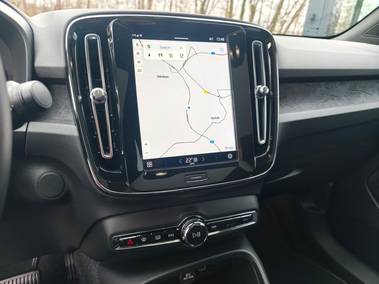 Fahrzeugabbildung Volvo C40 CORE RECHARGE*SAGE GREEN*LED*AVAS*PANO*TOP