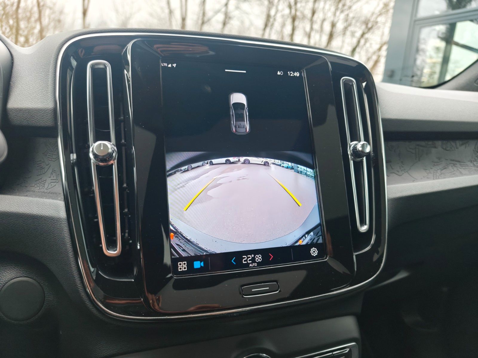 Fahrzeugabbildung Volvo C40 CORE RECHARGE*SAGE GREEN*LED*AVAS*PANO*TOP