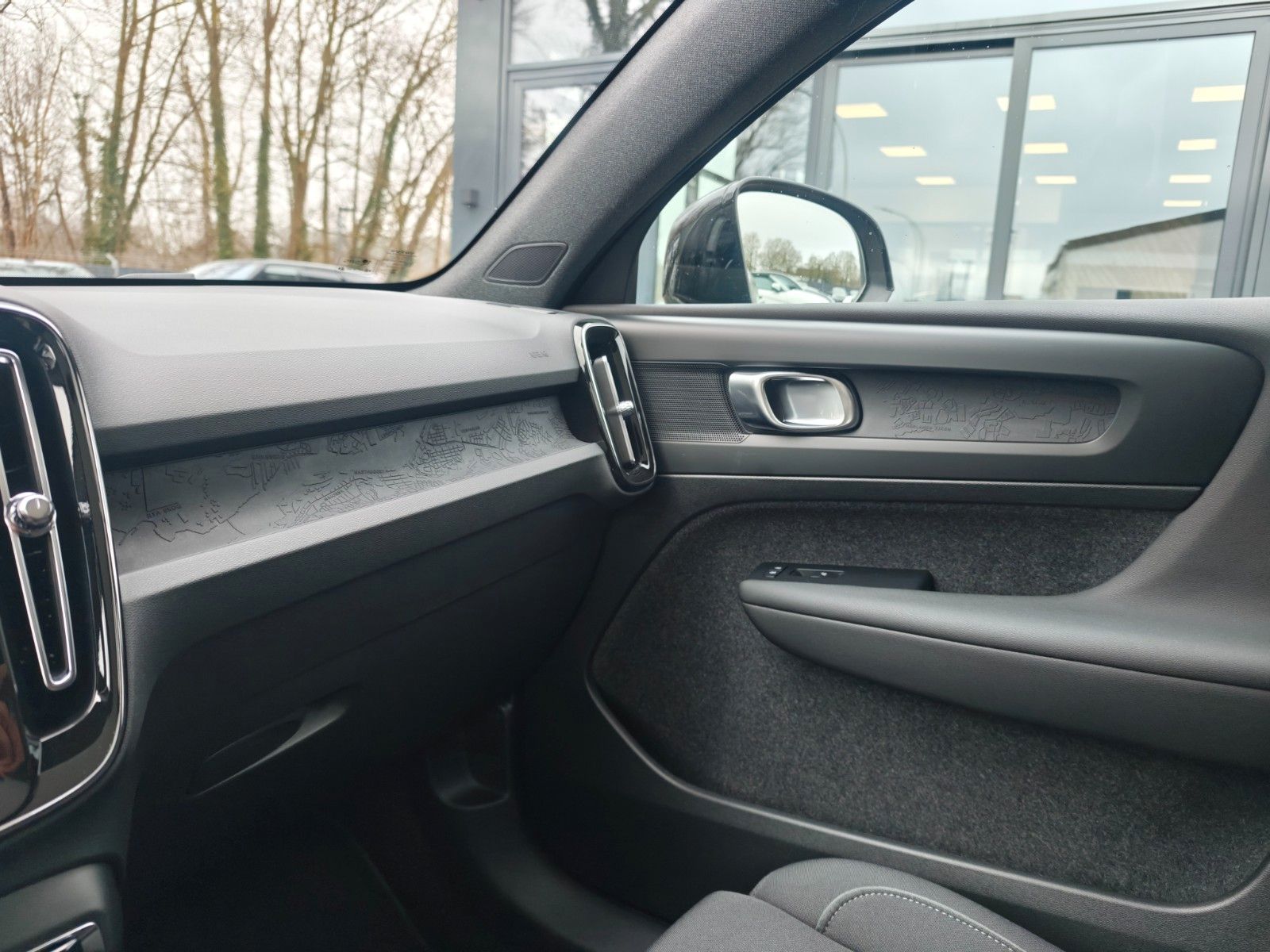 Fahrzeugabbildung Volvo C40 CORE RECHARGE*SAGE GREEN*LED*AVAS*PANO*TOP