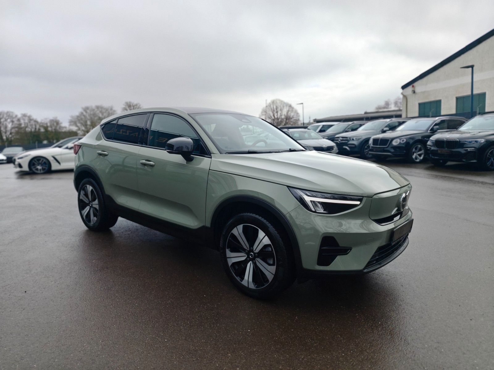 Fahrzeugabbildung Volvo C40 CORE RECHARGE*SAGE GREEN*LED*AVAS*PANO*TOP