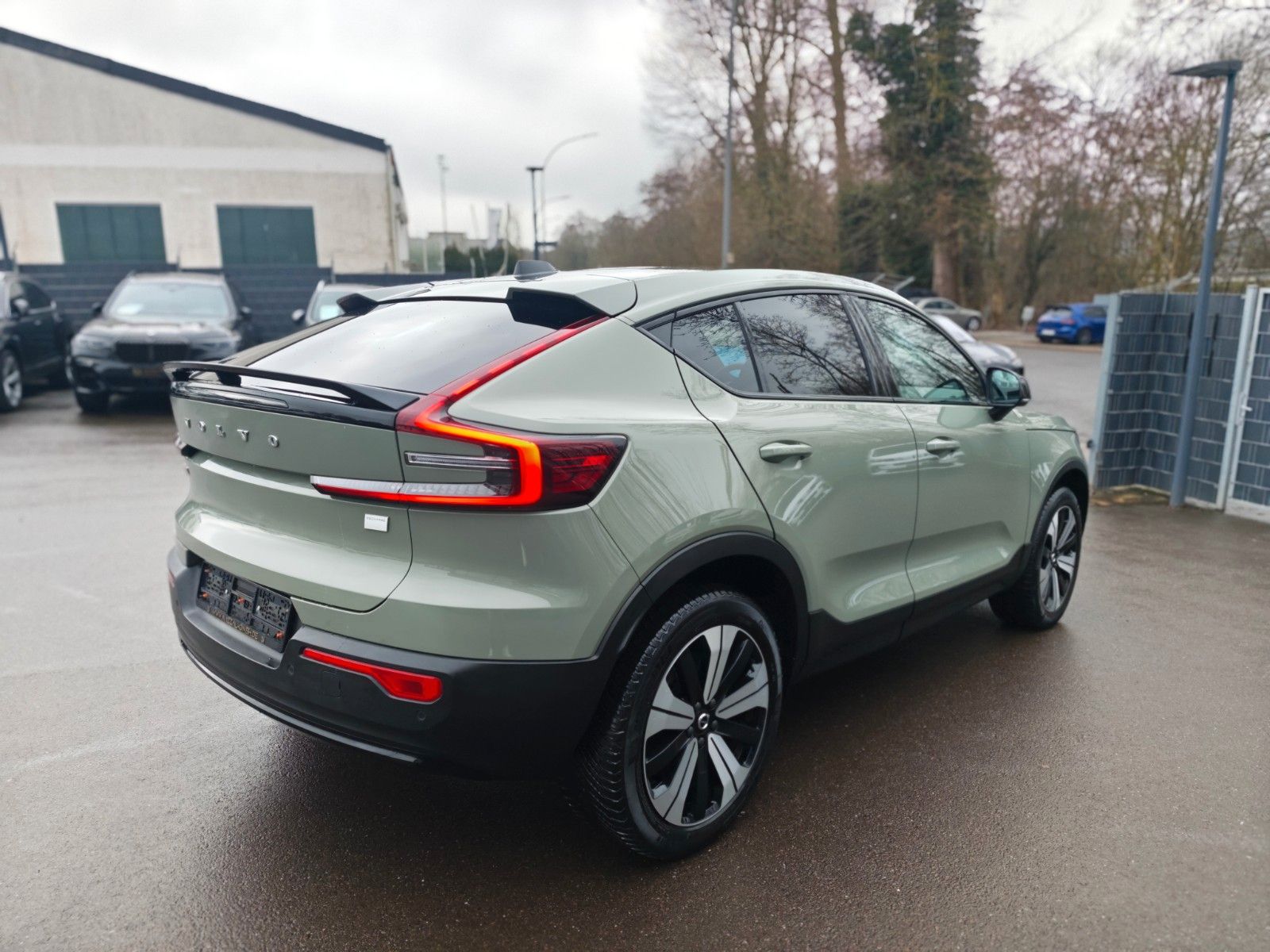 Fahrzeugabbildung Volvo C40 CORE RECHARGE*SAGE GREEN*LED*AVAS*PANO*TOP