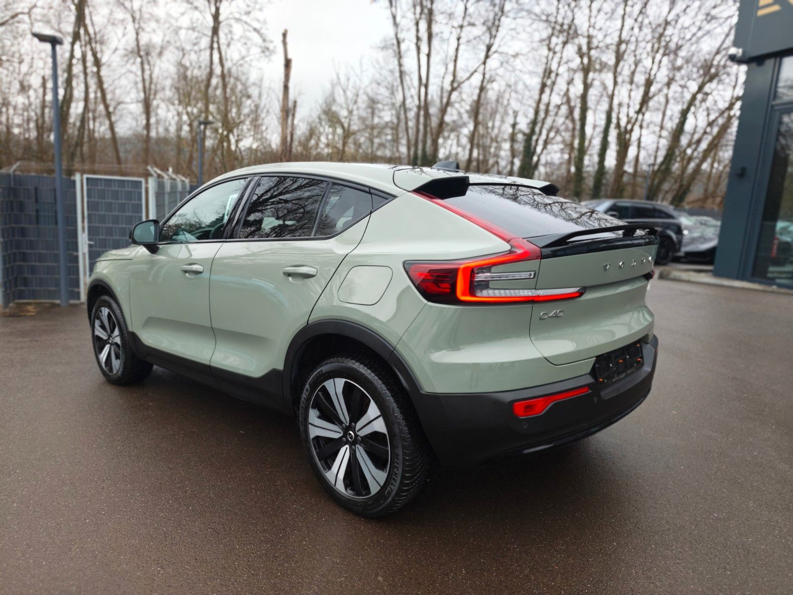 Fahrzeugabbildung Volvo C40 CORE RECHARGE*SAGE GREEN*LED*AVAS*PANO*TOP