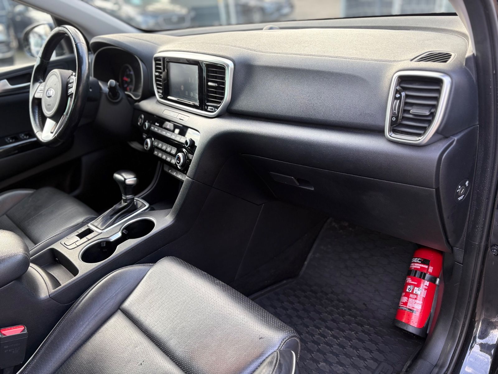 Fahrzeugabbildung Kia SPORTAGE*AUT*LEDER*WINTERPAKET*2.HD*KAMERA*TOP