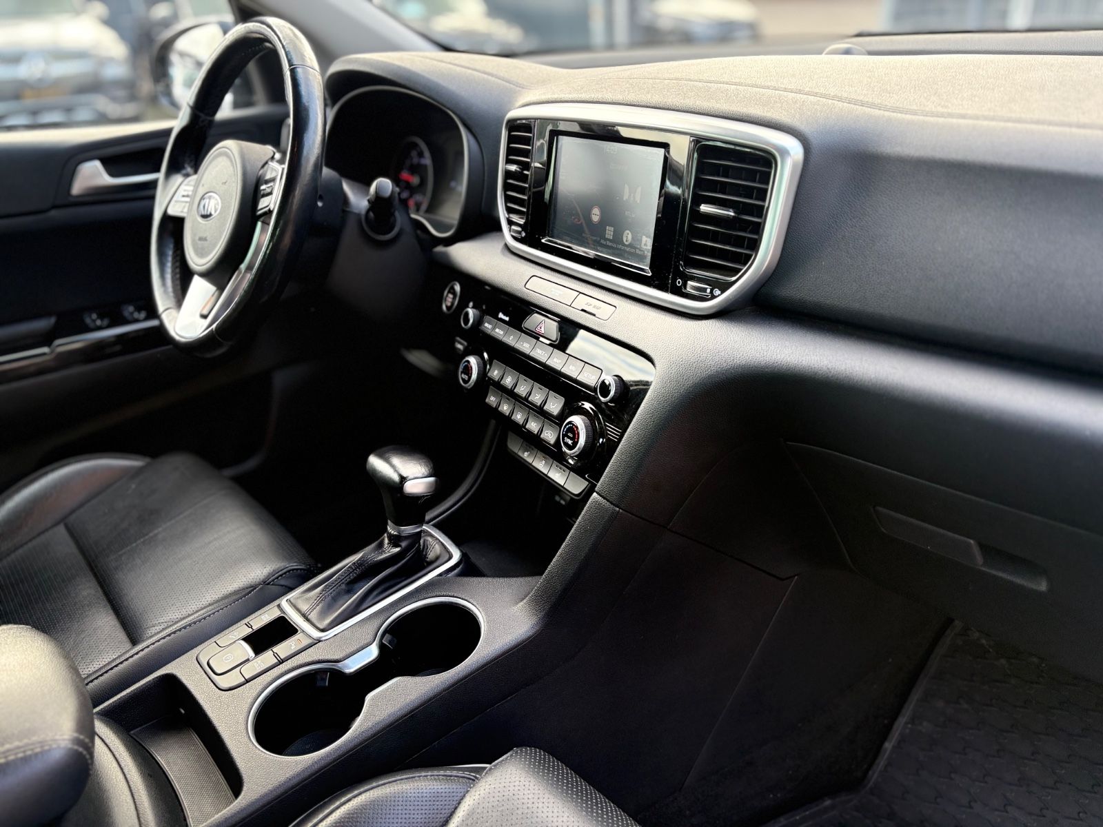 Fahrzeugabbildung Kia SPORTAGE*AUT*LEDER*WINTERPAKET*2.HD*KAMERA*TOP