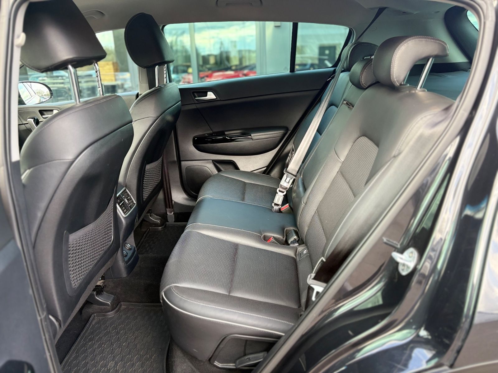 Fahrzeugabbildung Kia SPORTAGE*AUT*LEDER*WINTERPAKET*2.HD*KAMERA*TOP