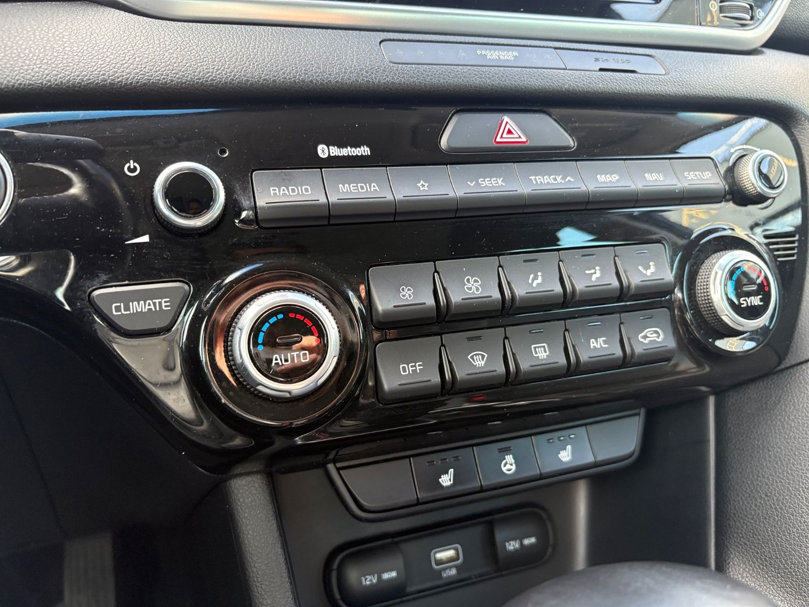 Fahrzeugabbildung Kia SPORTAGE*AUT*LEDER*WINTERPAKET*2.HD*KAMERA*TOP