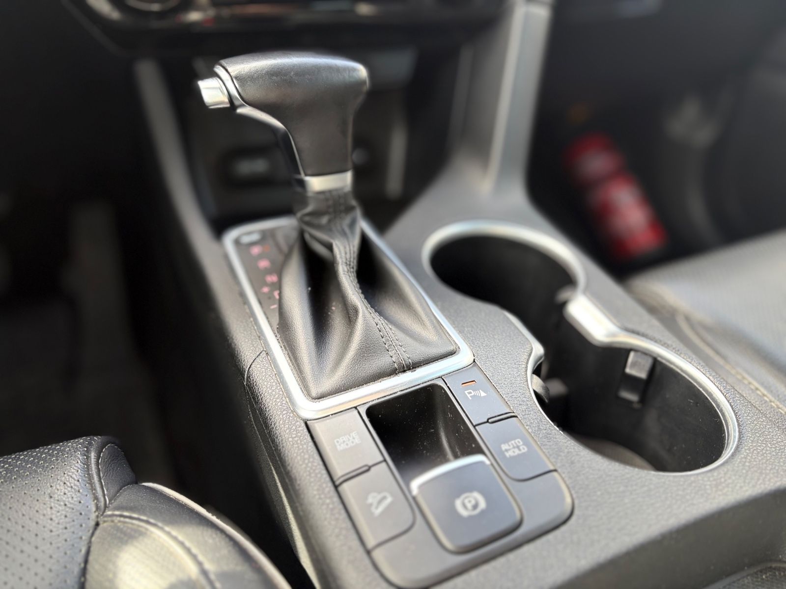 Fahrzeugabbildung Kia SPORTAGE*AUT*LEDER*WINTERPAKET*2.HD*KAMERA*TOP