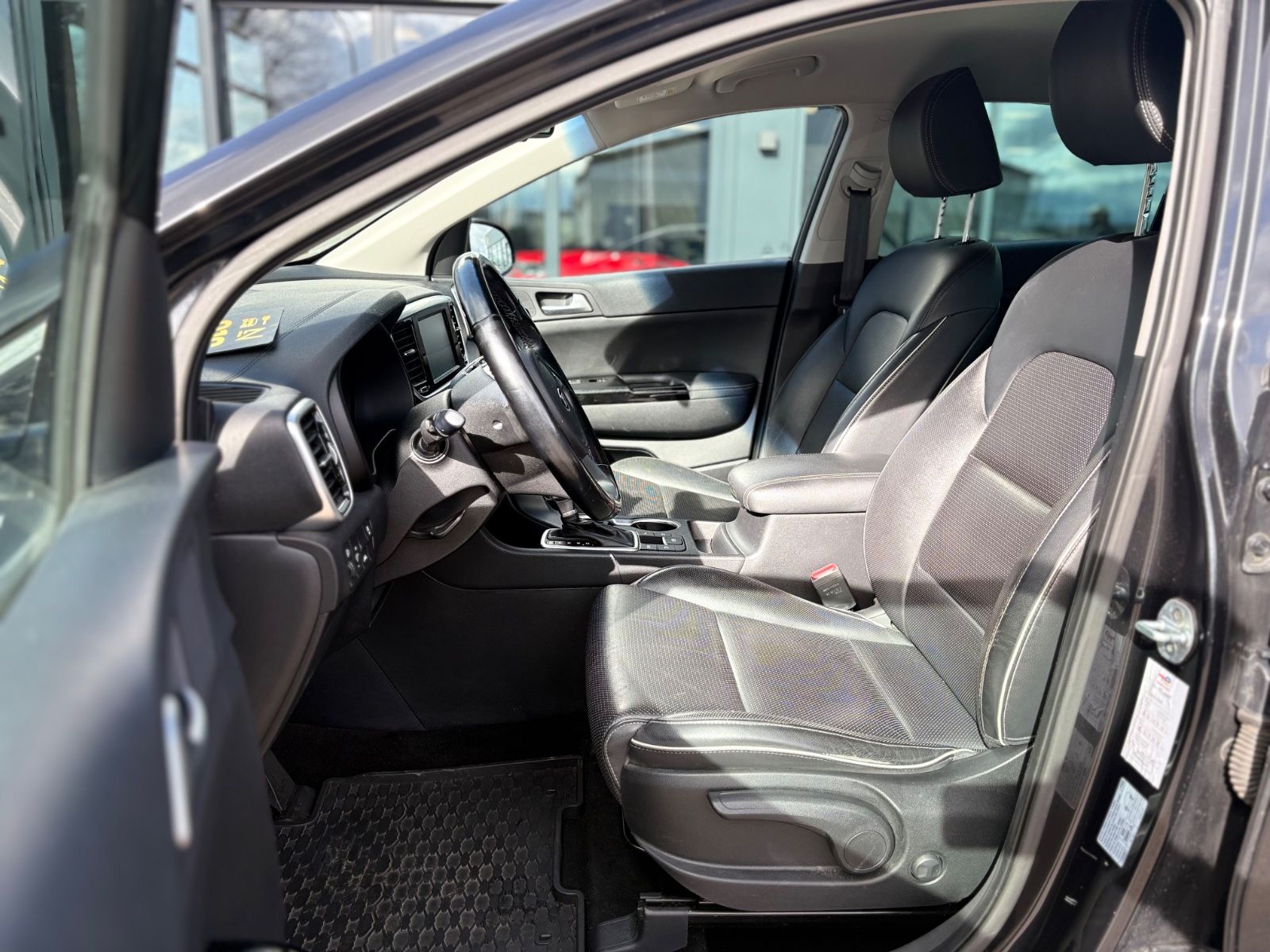 Fahrzeugabbildung Kia SPORTAGE*AUT*LEDER*WINTERPAKET*2.HD*KAMERA*TOP