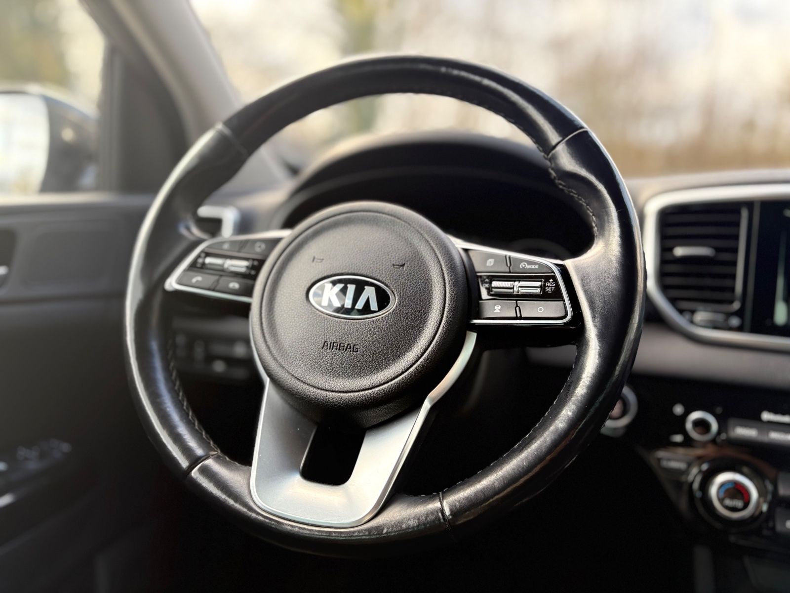 Fahrzeugabbildung Kia SPORTAGE*AUT*LEDER*WINTERPAKET*2.HD*KAMERA*TOP