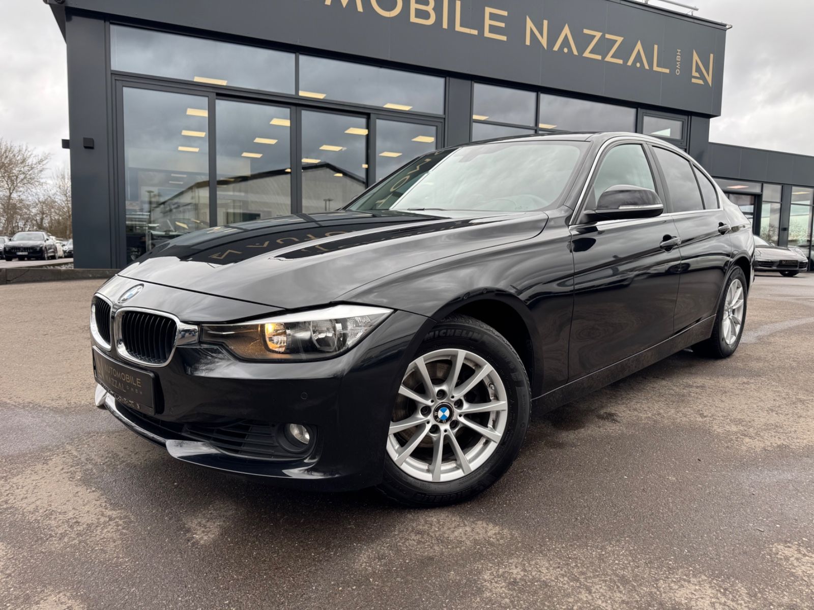 Fahrzeugabbildung BMW 320i LIM *1.HAND*NAVI*KAMERA*PDC*TOP*