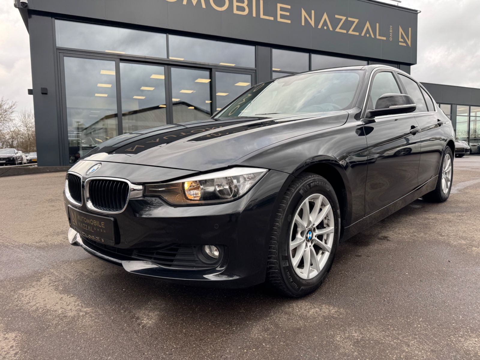 Fahrzeugabbildung BMW 320i LIM *1.HAND*NAVI*KAMERA*PDC*TOP*