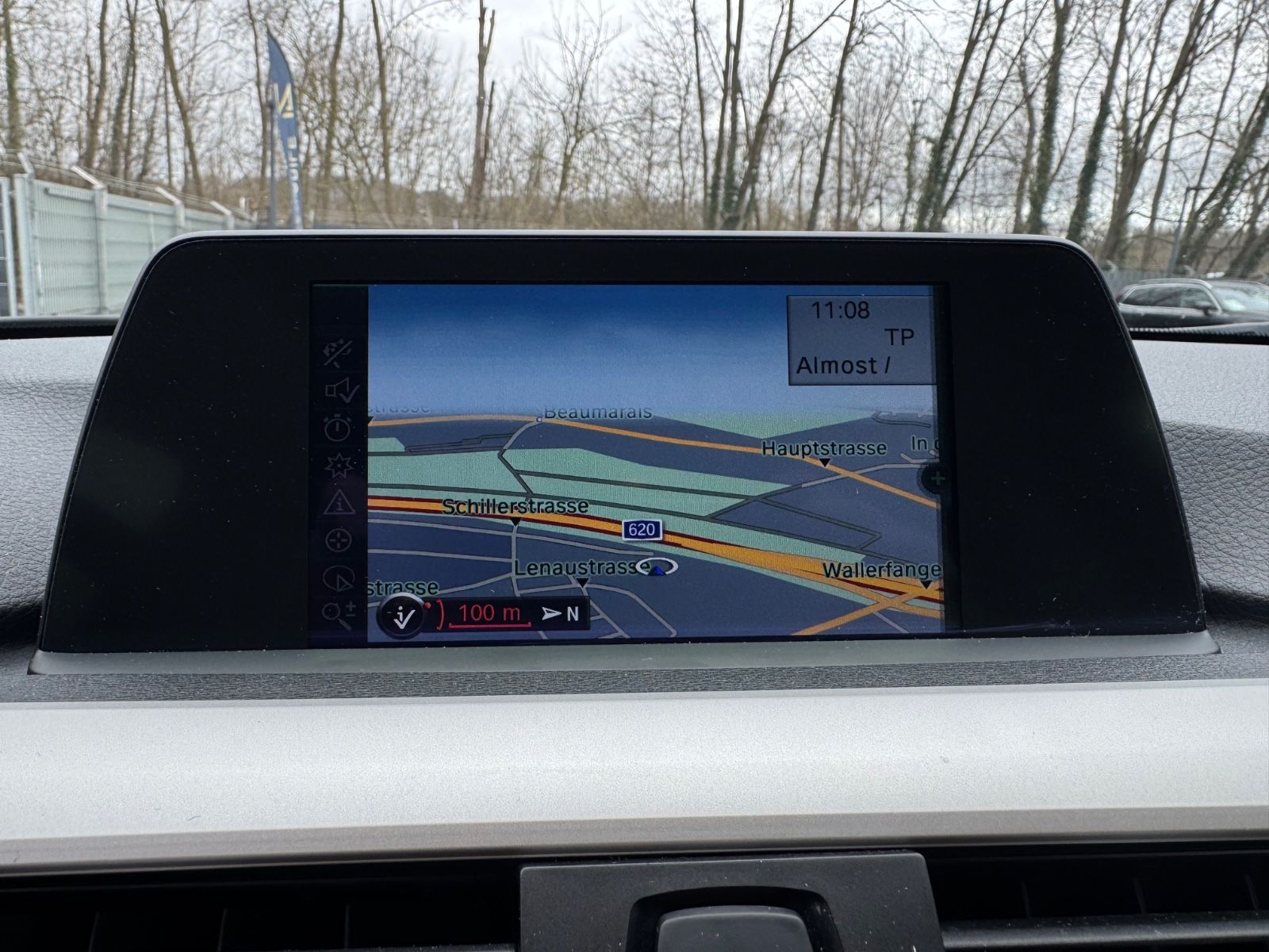 Fahrzeugabbildung BMW 320i LIM *1.HAND*NAVI*KAMERA*PDC*TOP*