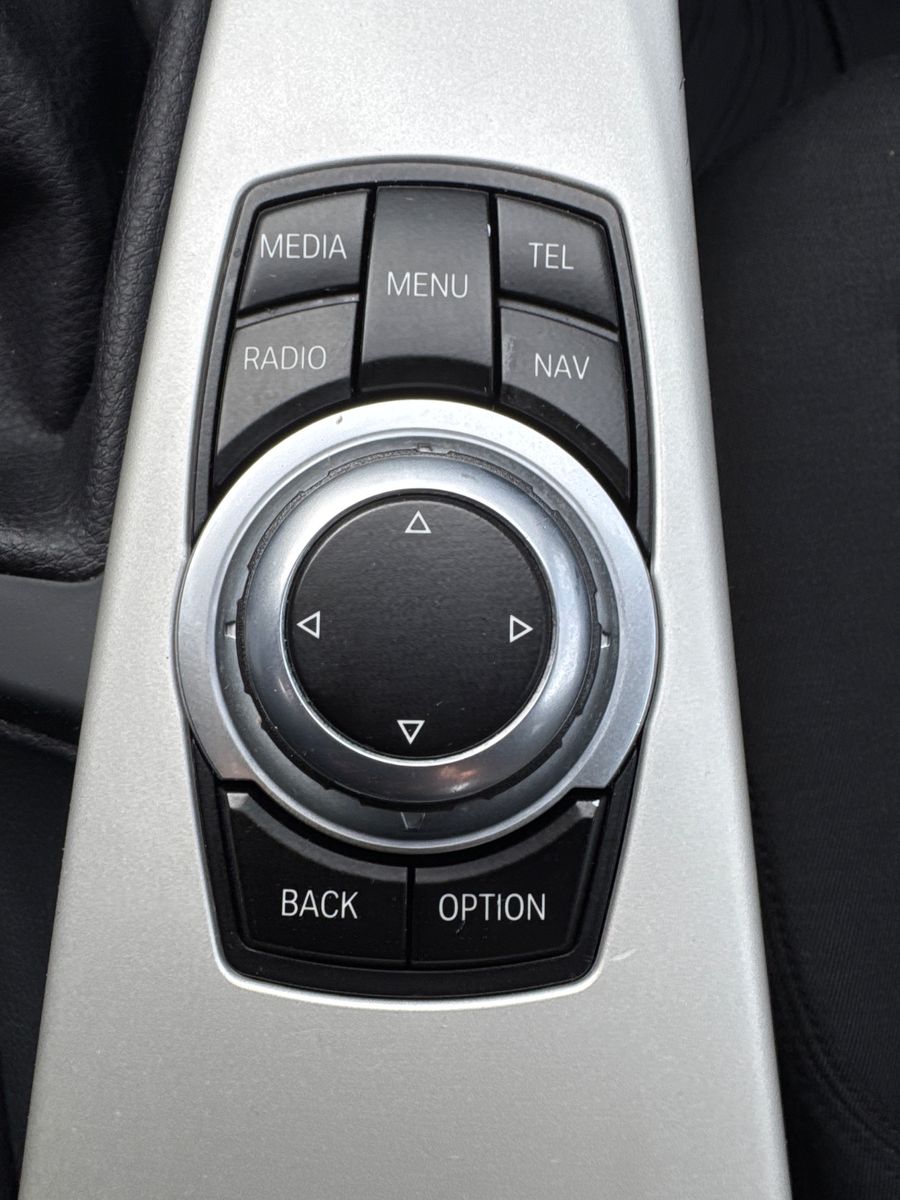 Fahrzeugabbildung BMW 320i LIM *1.HAND*NAVI*KAMERA*PDC*TOP*