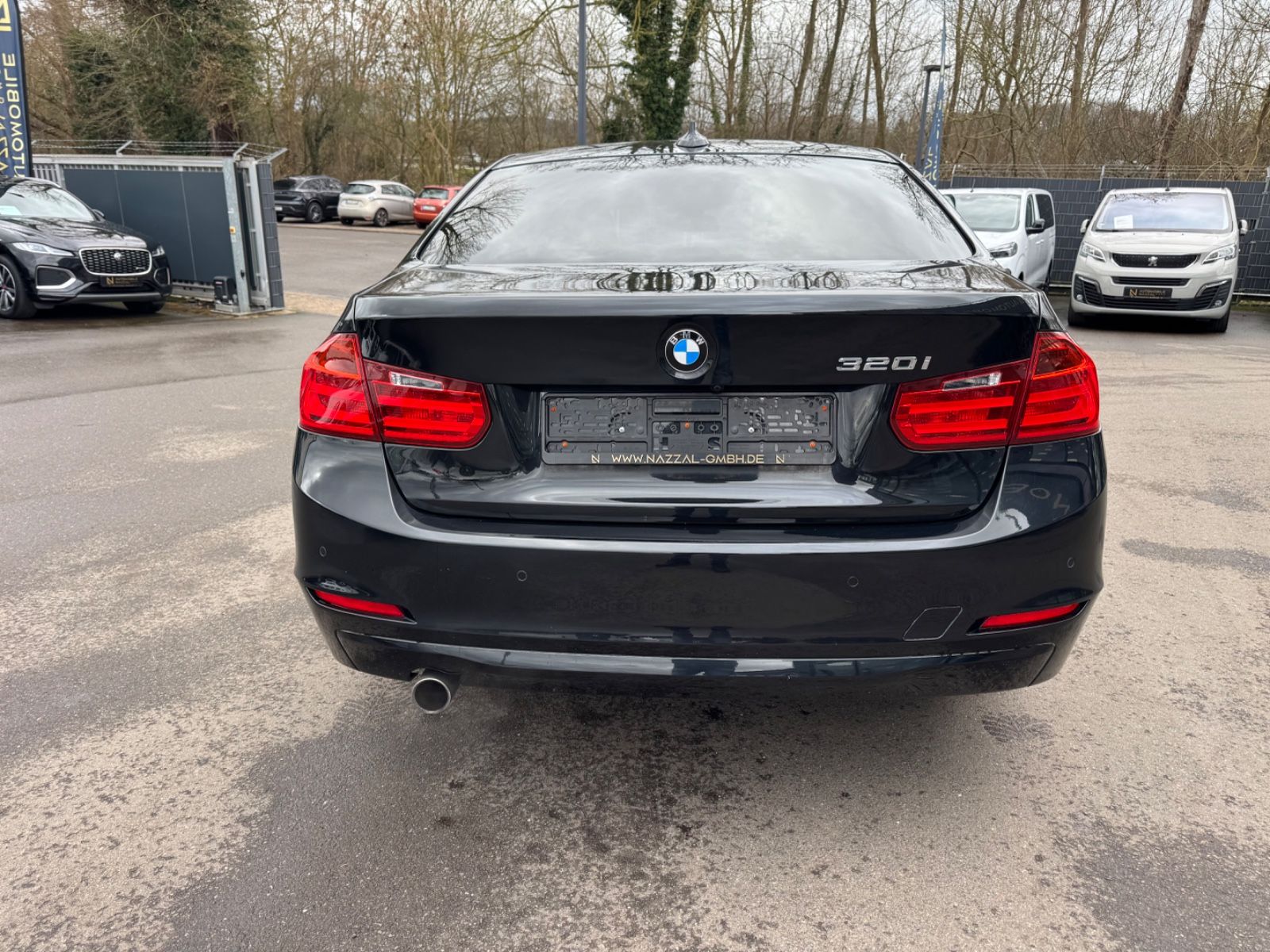 Fahrzeugabbildung BMW 320i LIM *1.HAND*NAVI*KAMERA*PDC*TOP*