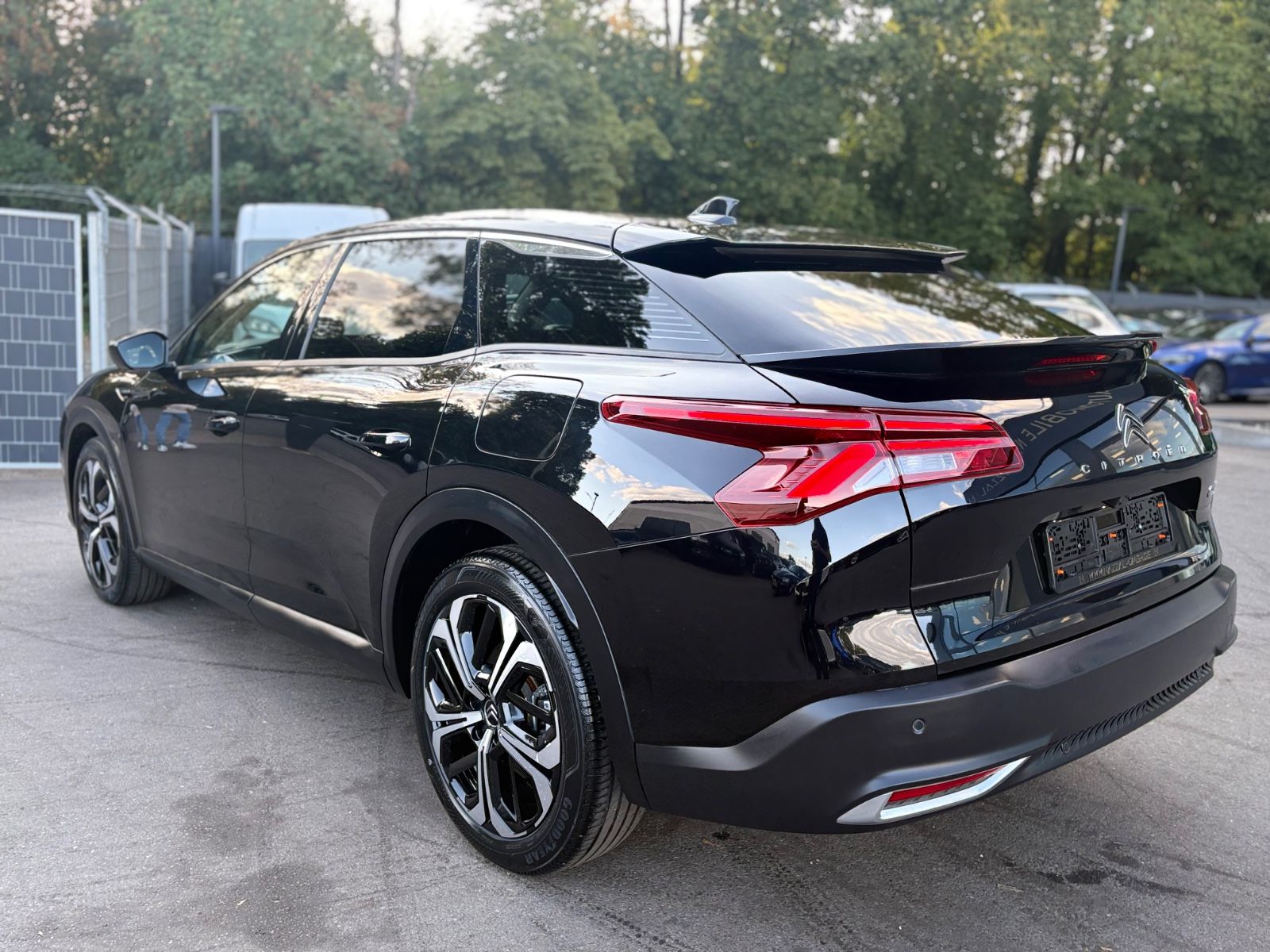 Fahrzeugabbildung Citroën C5 X SHINE PACK HYBRID *KAMERA*LEDER*NAVI*