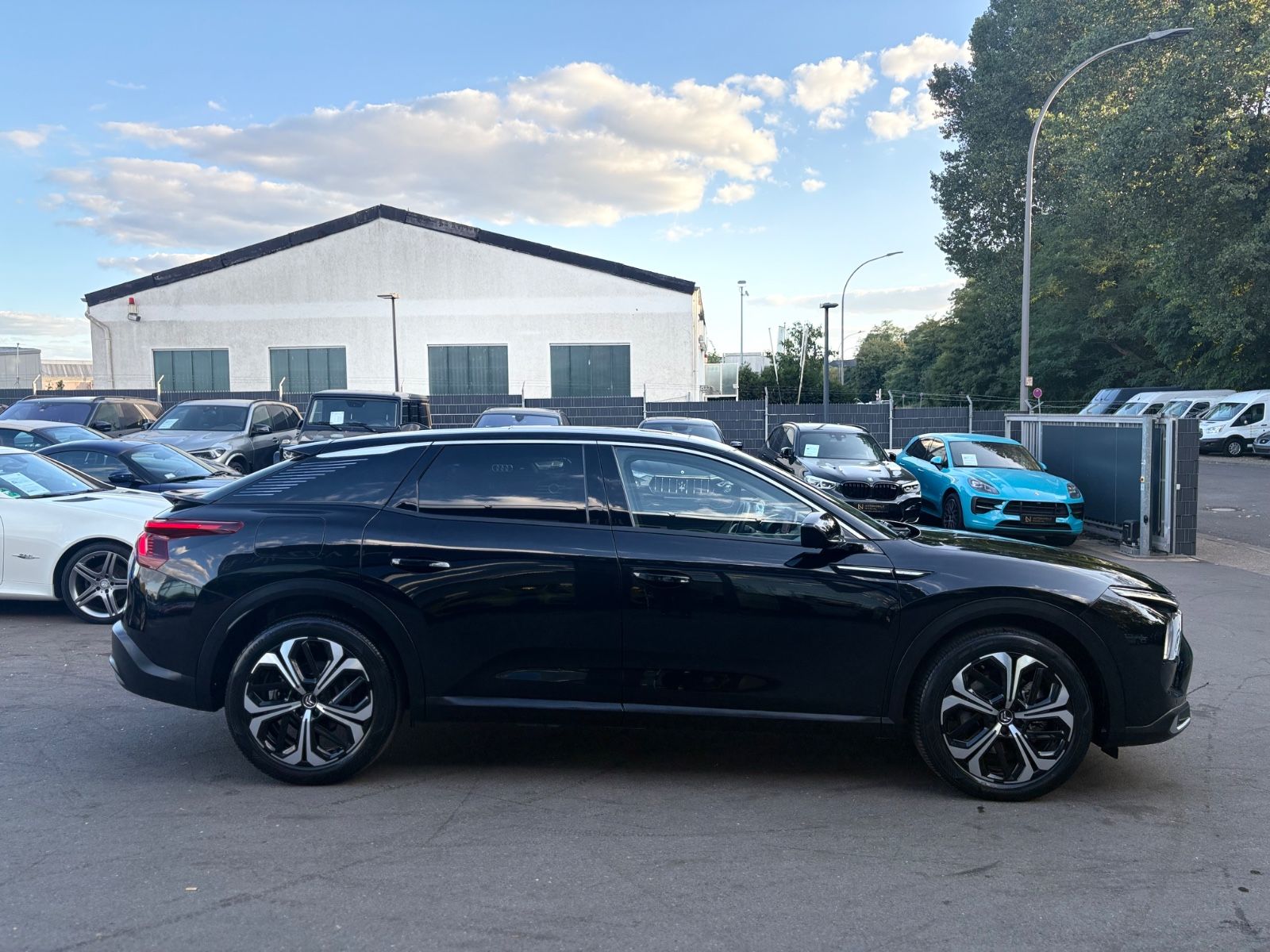 Fahrzeugabbildung Citroën C5 X SHINE PACK HYBRID *KAMERA*LEDER*NAVI*