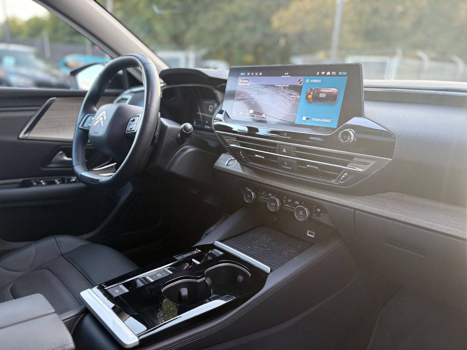 Fahrzeugabbildung Citroën C5 X SHINE PACK HYBRID *KAMERA*LEDER*NAVI*
