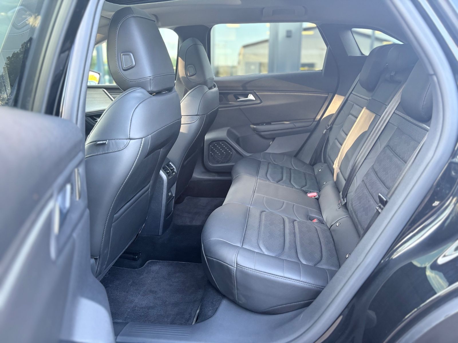 Fahrzeugabbildung Citroën C5 X SHINE PACK HYBRID *KAMERA*LEDER*NAVI*
