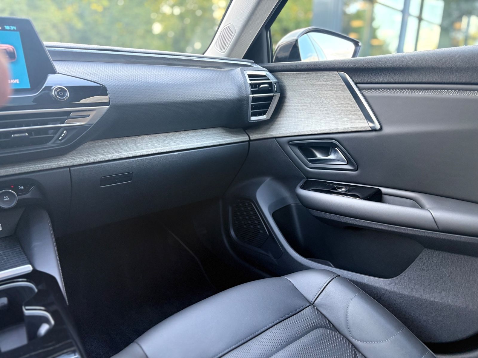Fahrzeugabbildung Citroën C5 X SHINE PACK HYBRID *KAMERA*LEDER*NAVI*