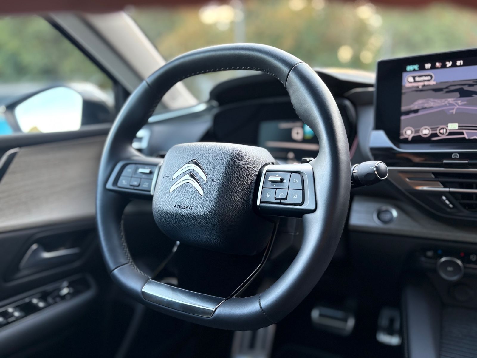Fahrzeugabbildung Citroën C5 X SHINE PACK HYBRID *KAMERA*LEDER*NAVI*