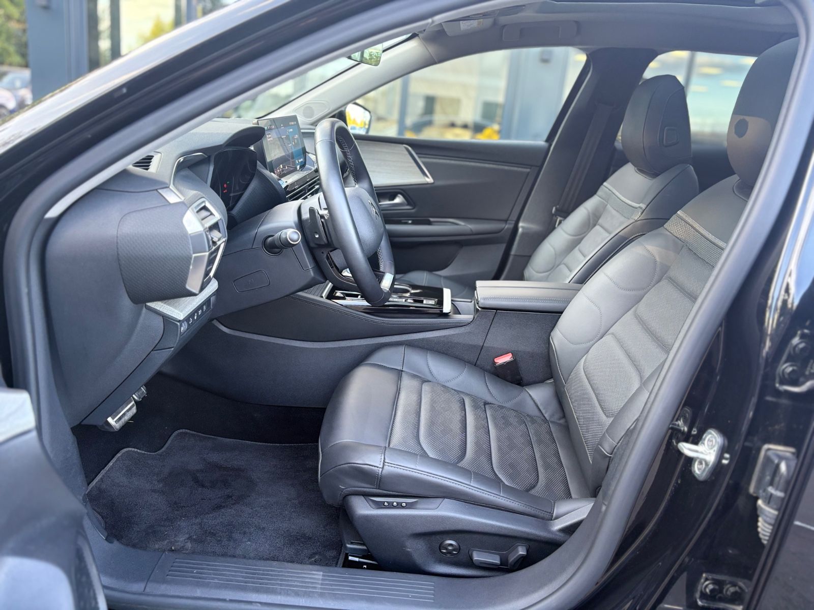 Fahrzeugabbildung Citroën C5 X SHINE PACK HYBRID *KAMERA*LEDER*NAVI*