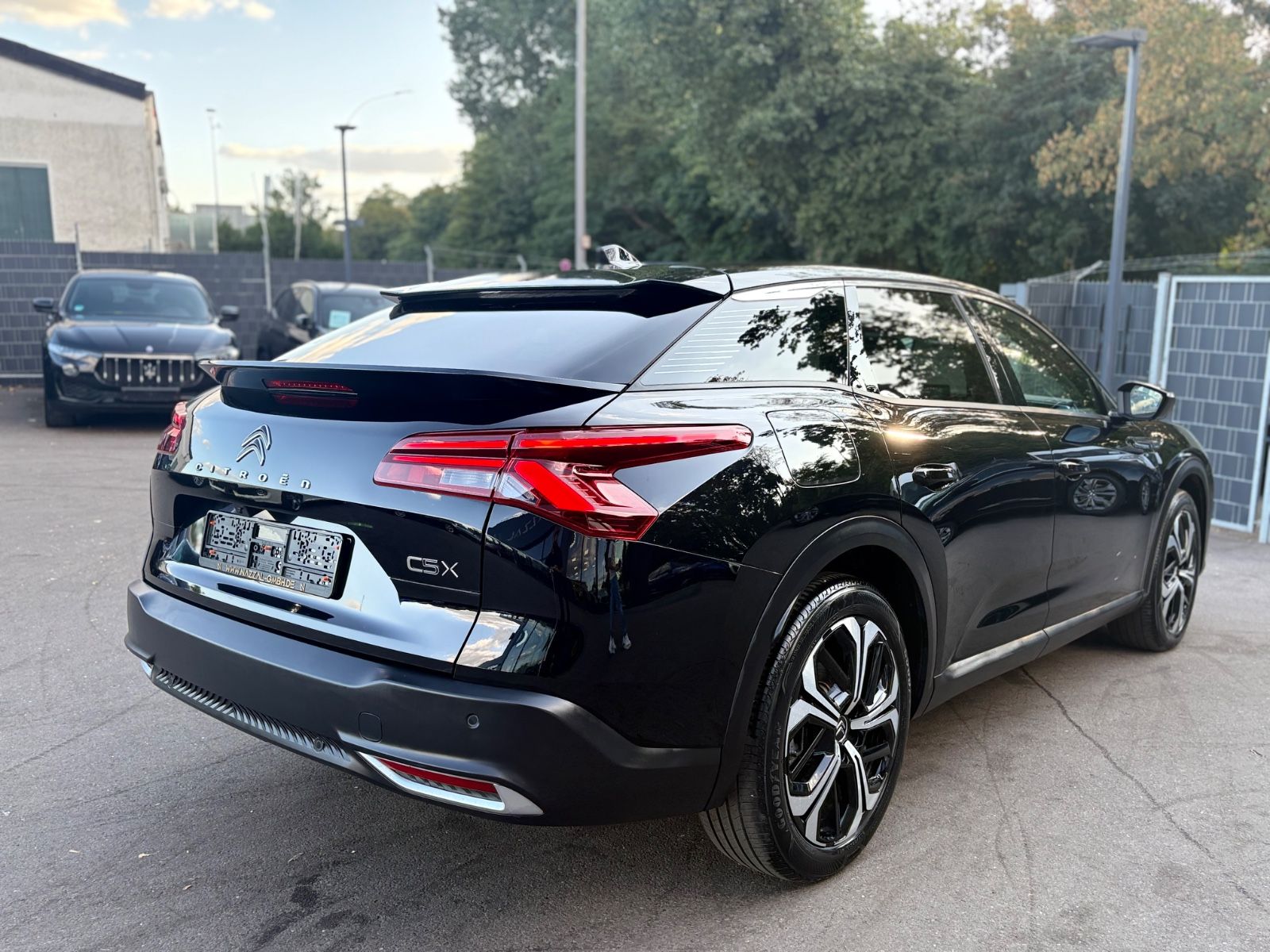Fahrzeugabbildung Citroën C5 X SHINE PACK HYBRID *KAMERA*LEDER*NAVI*