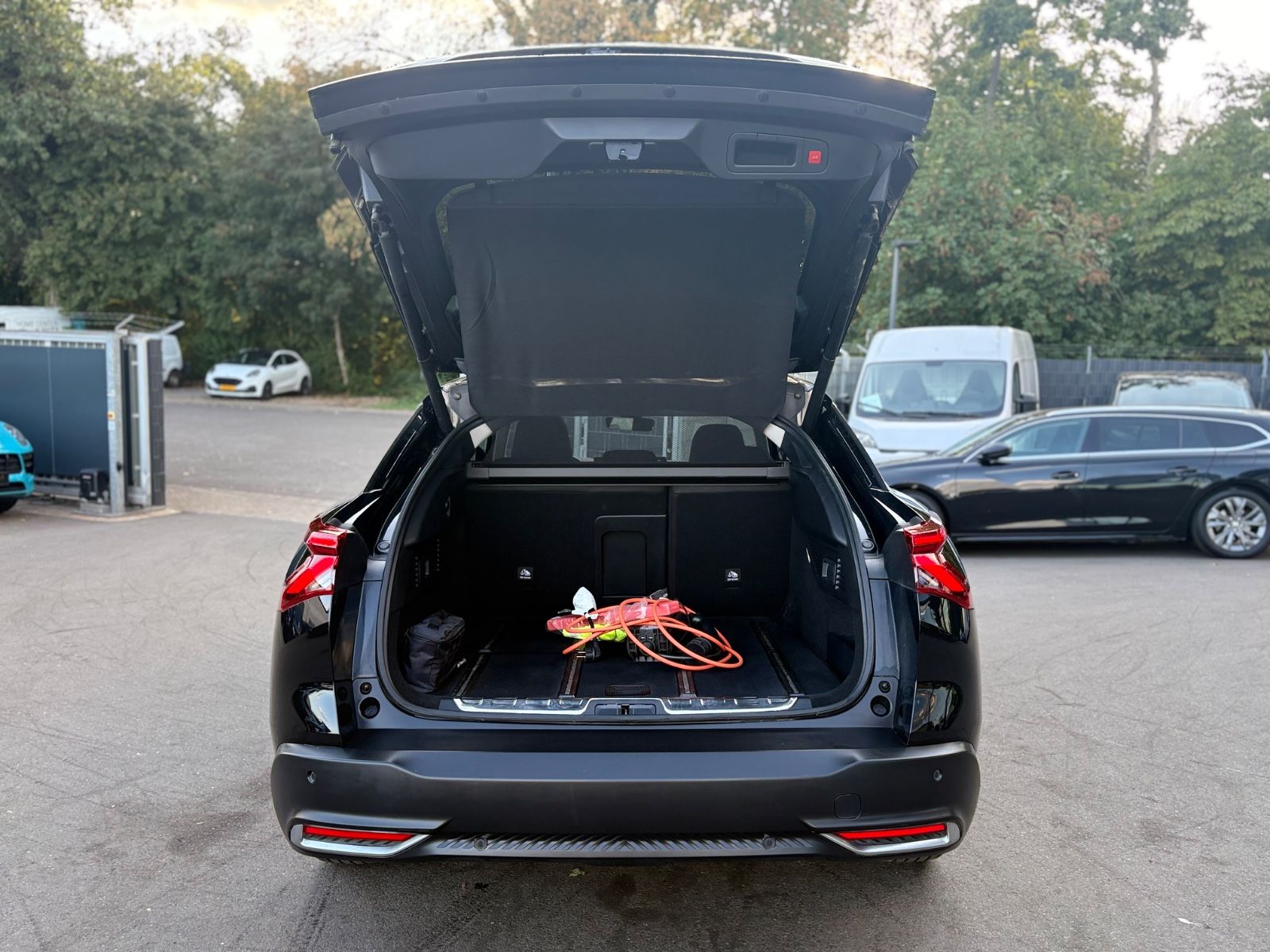 Fahrzeugabbildung Citroën C5 X SHINE PACK HYBRID *KAMERA*LEDER*NAVI*