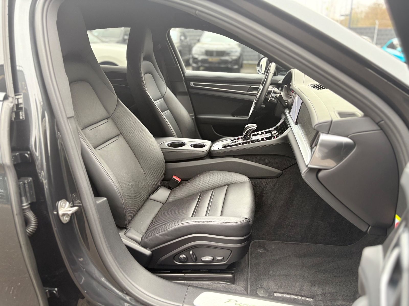 Fahrzeugabbildung Porsche PANAMERA 4 S E-HYBRID *FACEL.*HEAD*APPROVED11/26