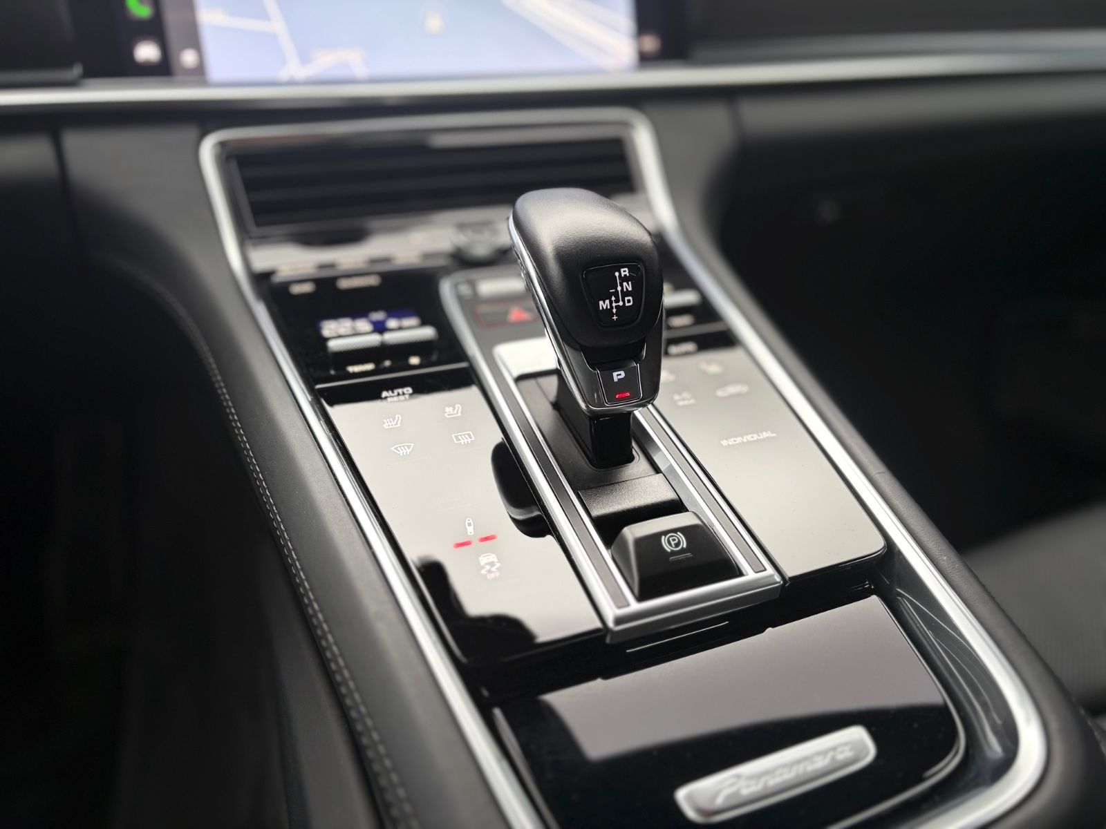 Fahrzeugabbildung Porsche PANAMERA 4 S E-HYBRID *FACEL.*HEAD*APPROVED11/26