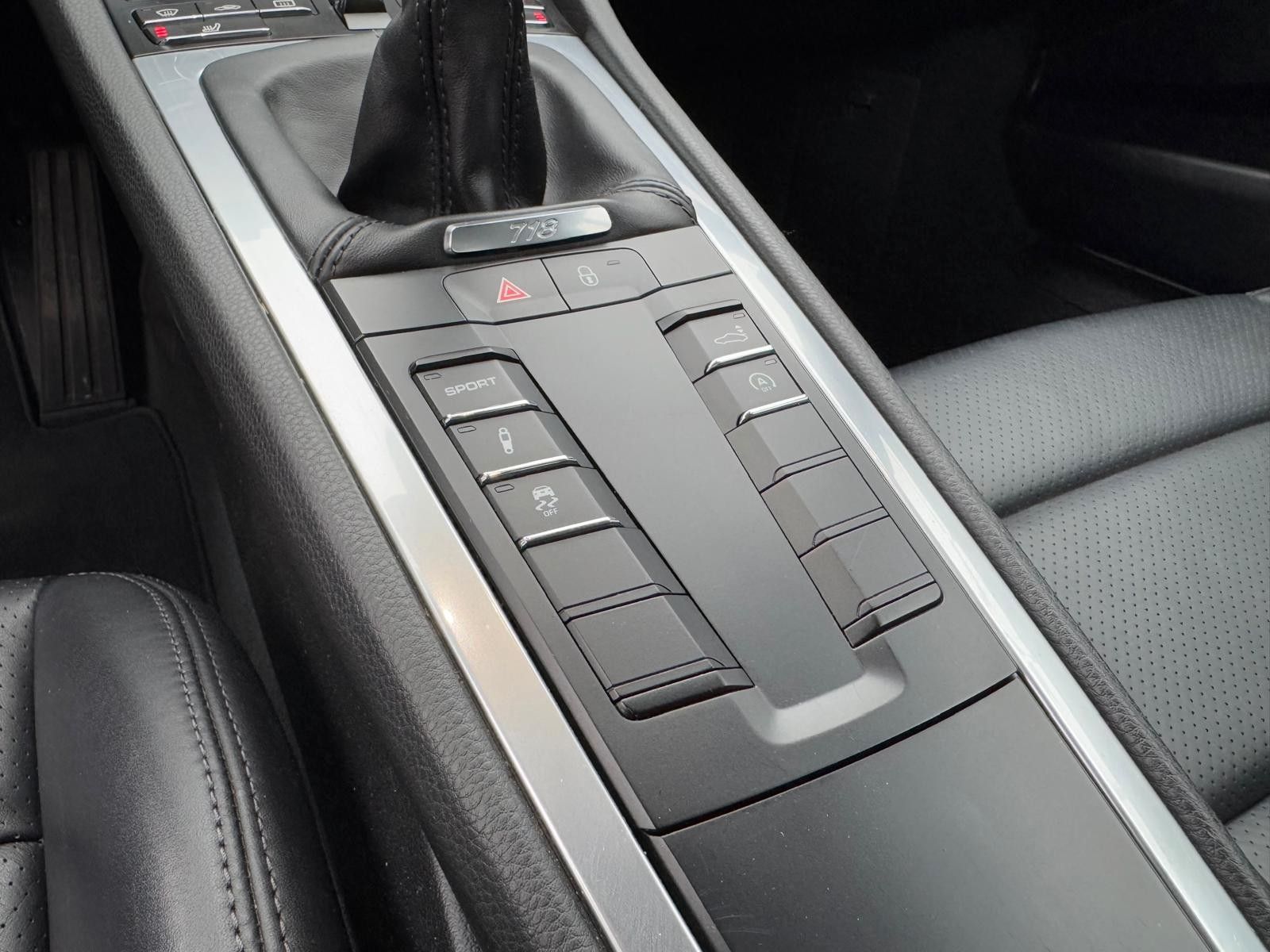 Fahrzeugabbildung Porsche CAYMAN 718*SCHALTER*BOSE*PASM*20.ZOLL*