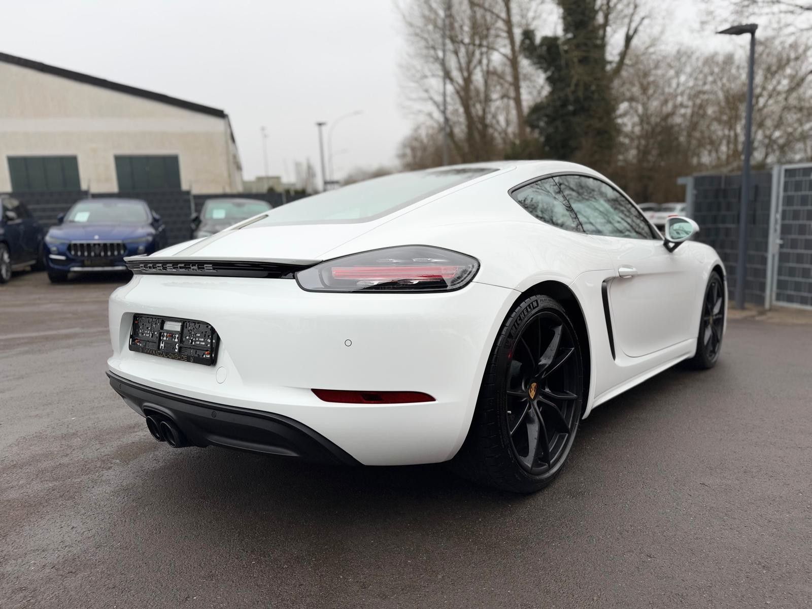 Fahrzeugabbildung Porsche CAYMAN 718*SCHALTER*BOSE*PASM*20.ZOLL*