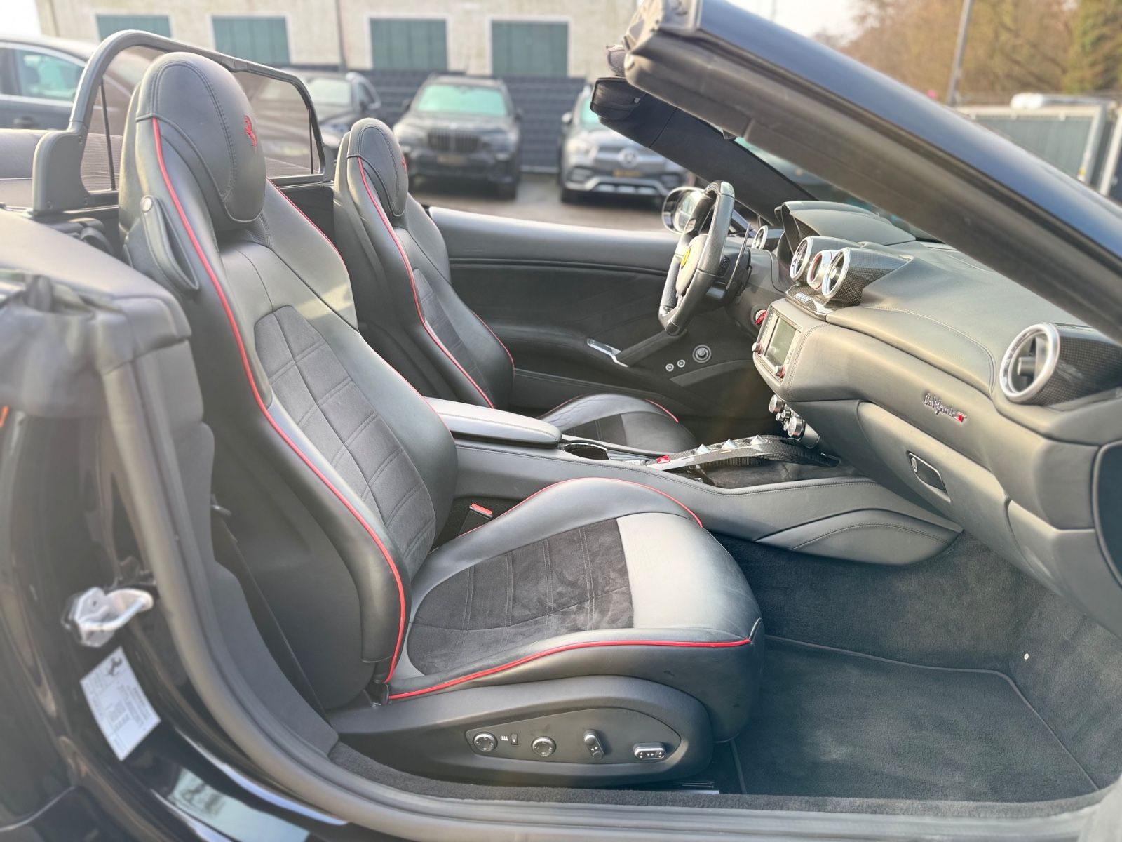 Fahrzeugabbildung Ferrari CALIFORNIA T V8*CARBON*POWER-GARANTIE*KERAMIK*