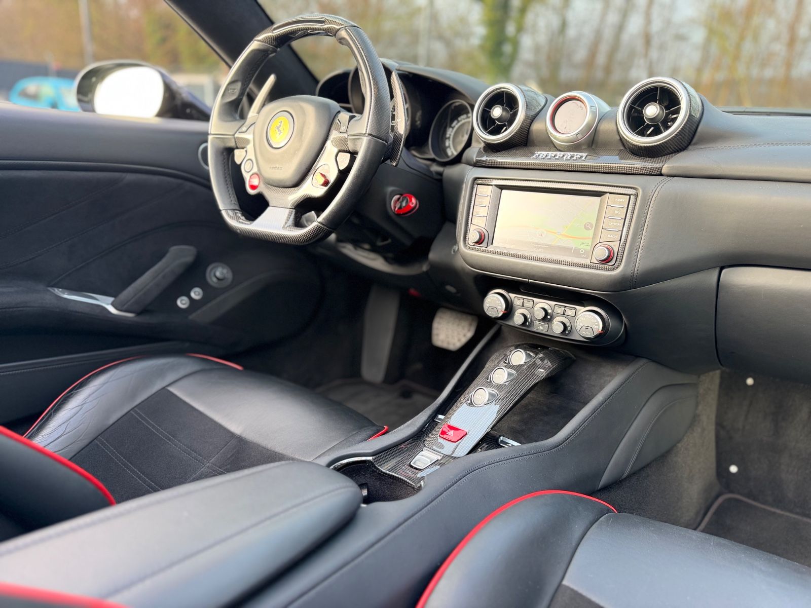 Fahrzeugabbildung Ferrari CALIFORNIA T V8*CARBON*POWER-GARANTIE*KERAMIK*