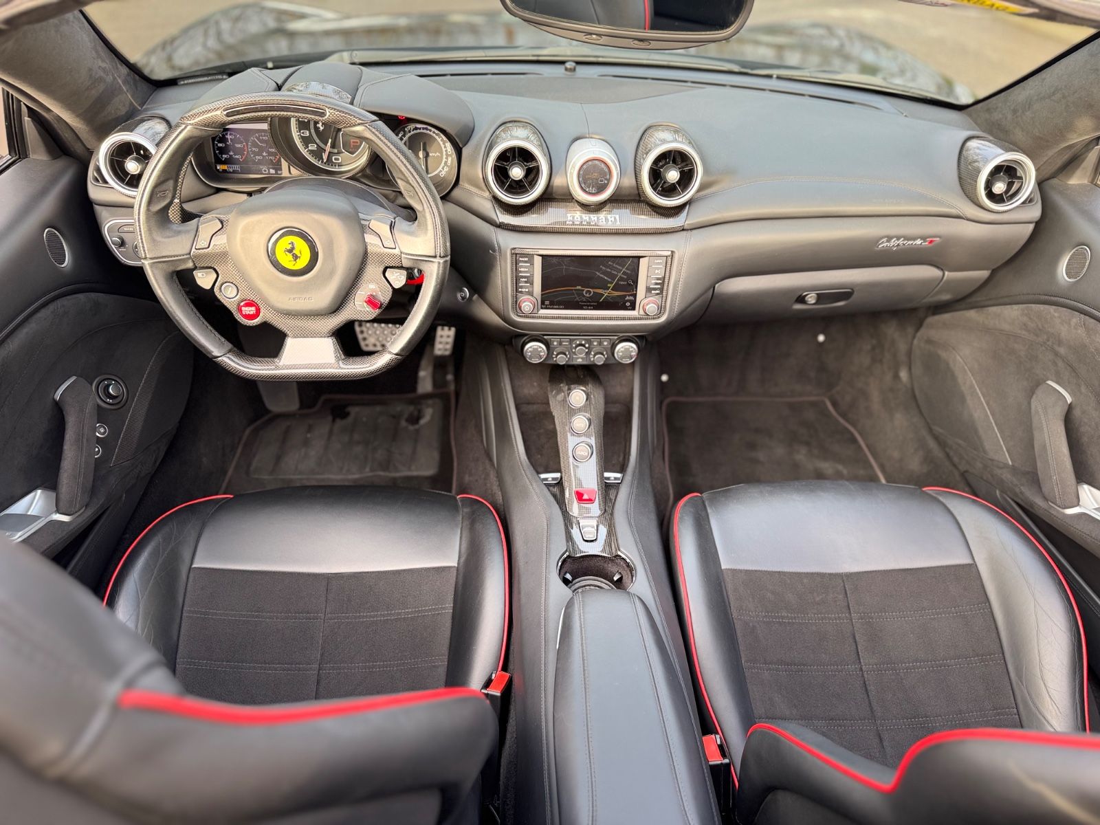 Fahrzeugabbildung Ferrari CALIFORNIA T V8*CARBON*POWER-GARANTIE*KERAMIK*