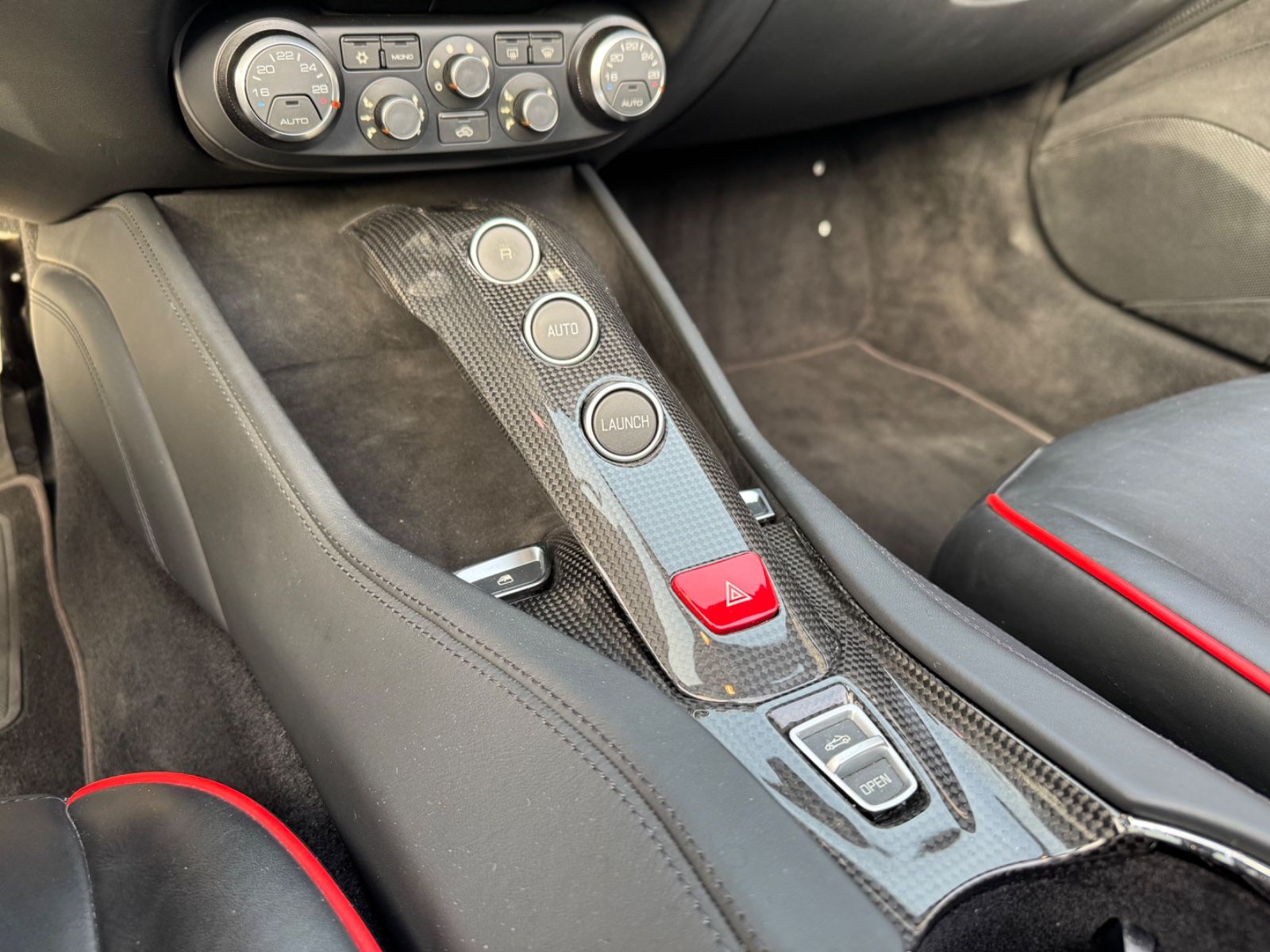 Fahrzeugabbildung Ferrari CALIFORNIA T V8*CARBON*POWER-GARANTIE*KERAMIK*