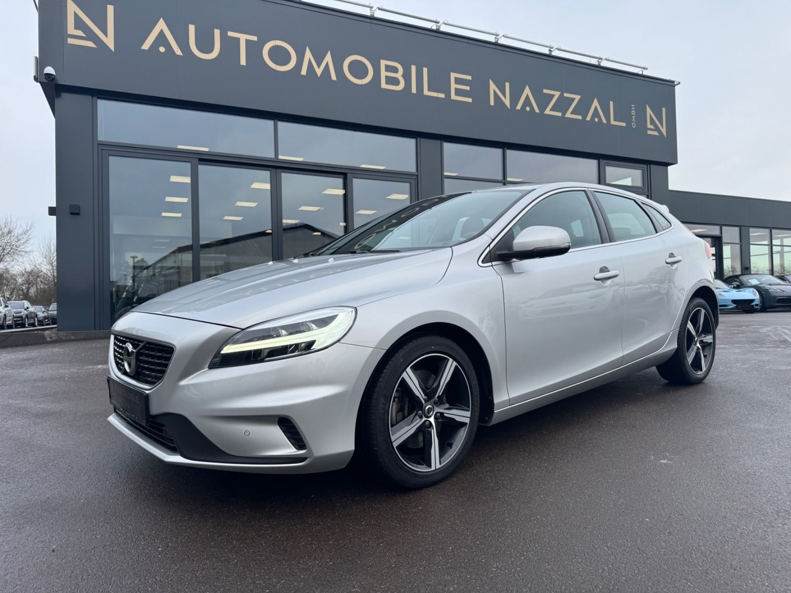 Volvo V40 R-DESIGN AUTOMATIK*VOLL-LED*NAVI*SHZ*1.HAND*