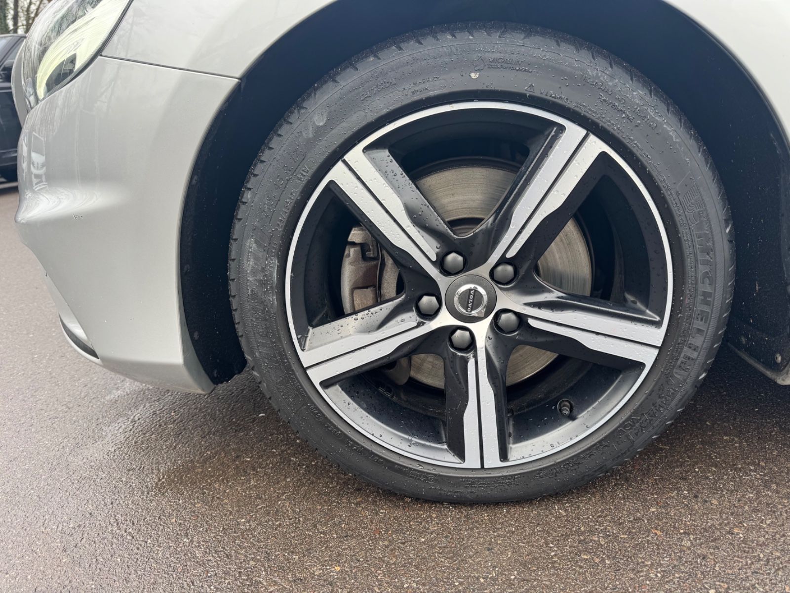 Fahrzeugabbildung Volvo V40 R-DESIGN AUTOMATIK*VOLL-LED*NAVI*SHZ*1.HAND*